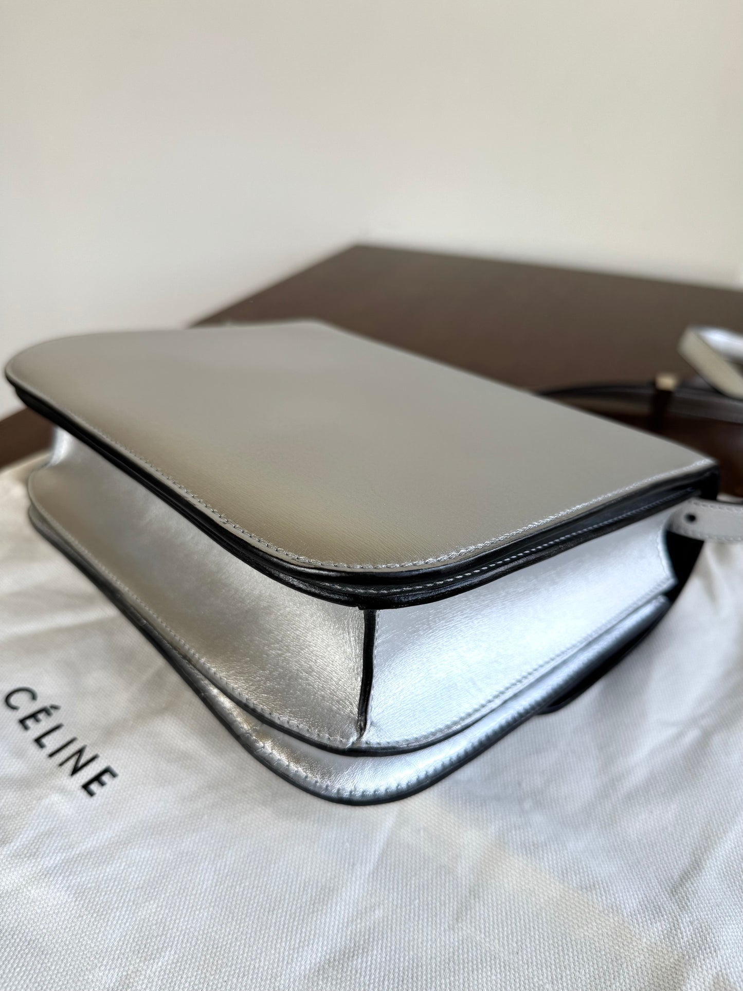 Pre-owned Céline Classic Box Medium Silver Leather Bag