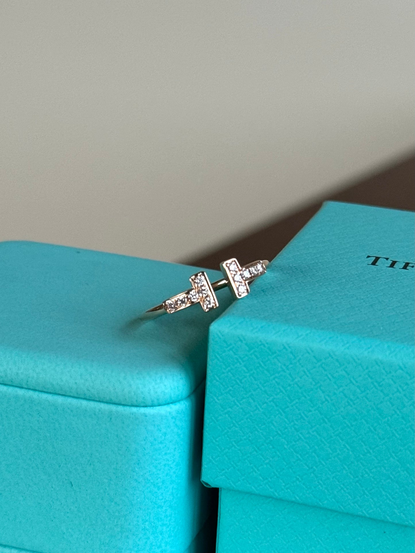 Pre-owned Tiffany & Co. T Diamond 18k Gold Wire Ring