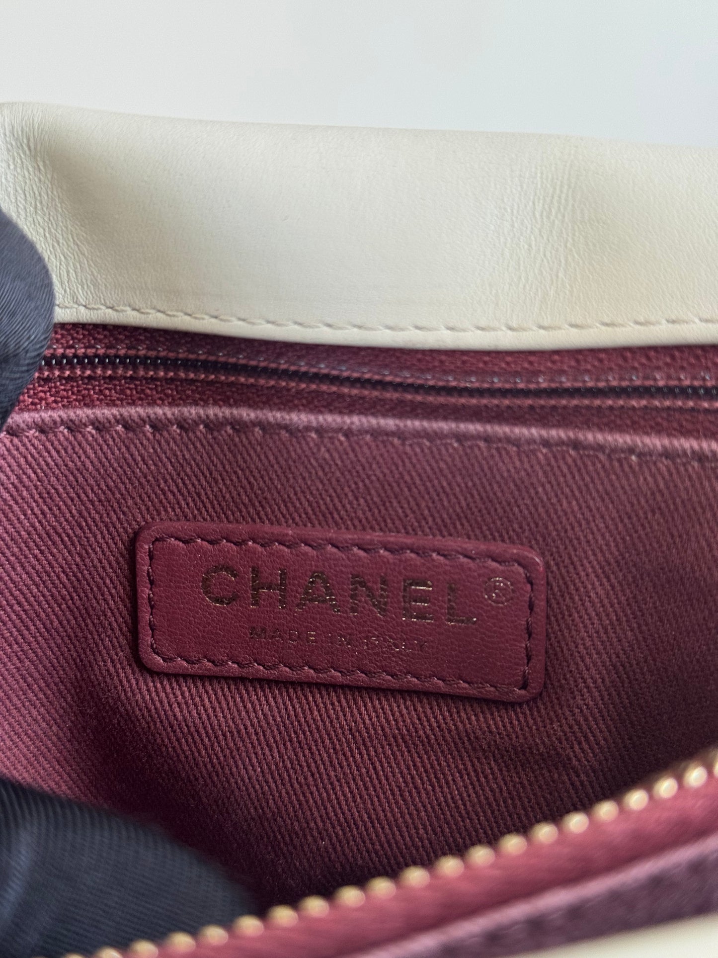 Pre-owned Chanel Coco Chevron Medium White Calfskin Envelope Bag