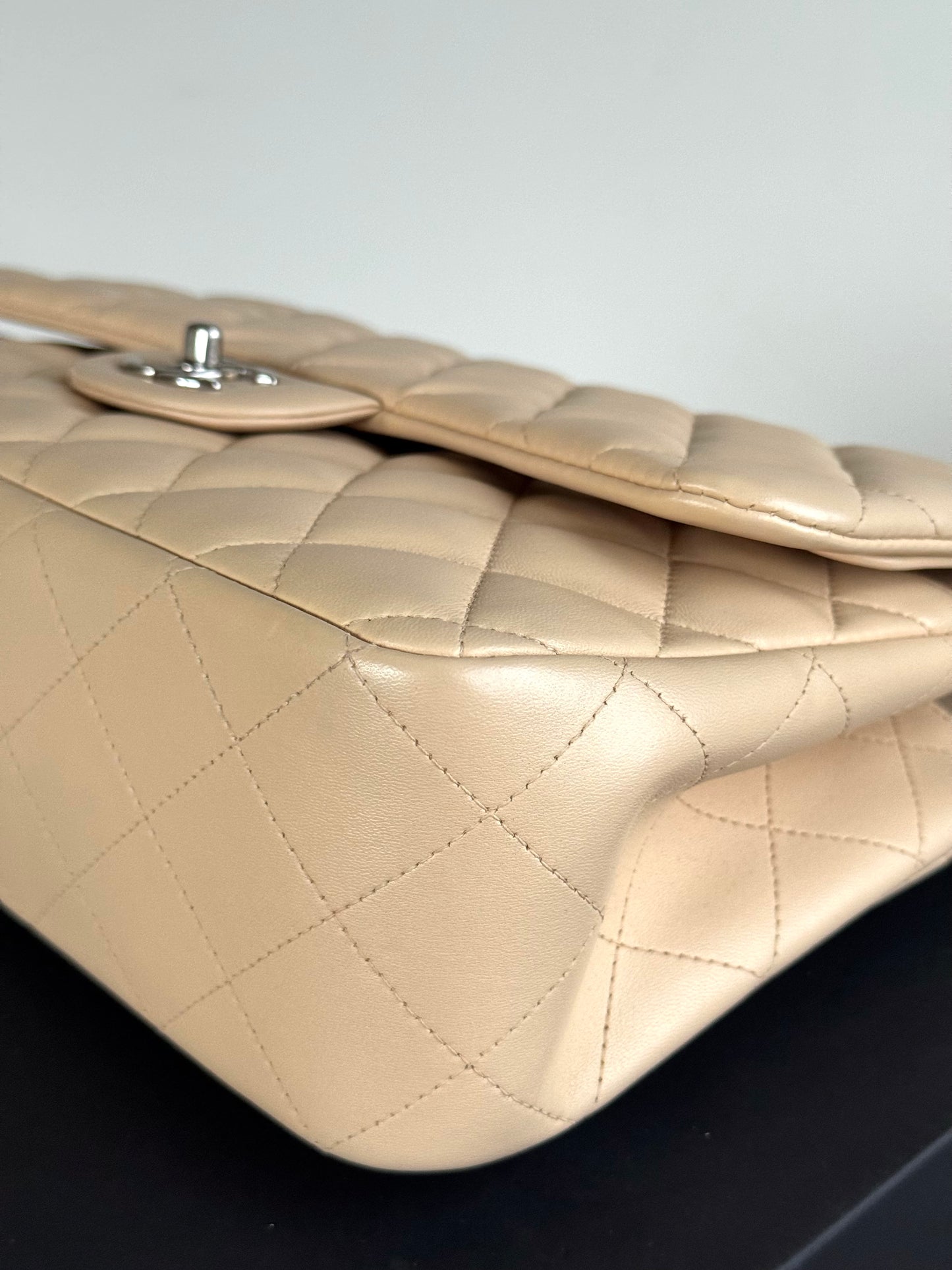 Pre-owned Chanel Timeless Classic Jumbo Beige Lambskin Flap Bag