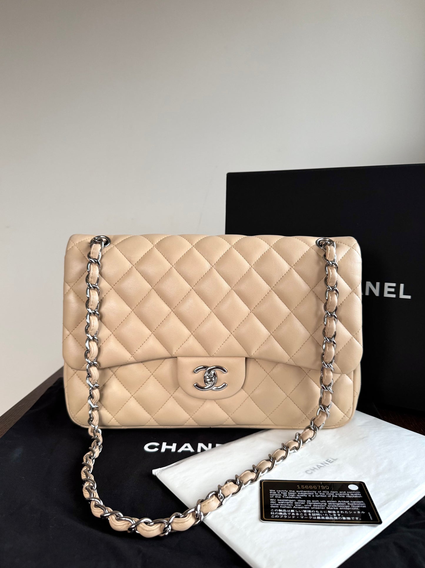 Pre-owned Chanel Timeless Classic Jumbo Beige Lambskin Flap Bag