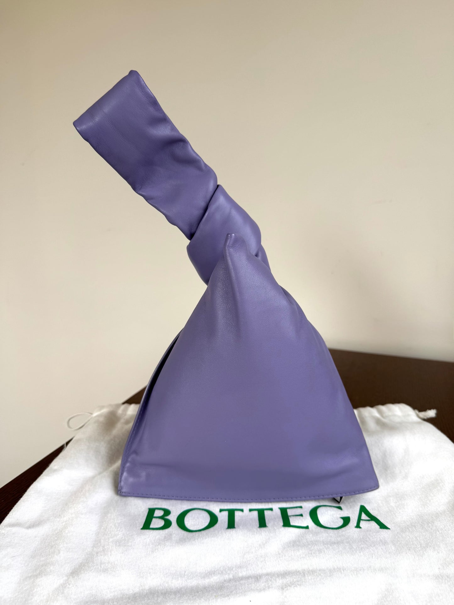 Pre-owned Bottega Veneta The Twist Mini Lavender Leather Bag