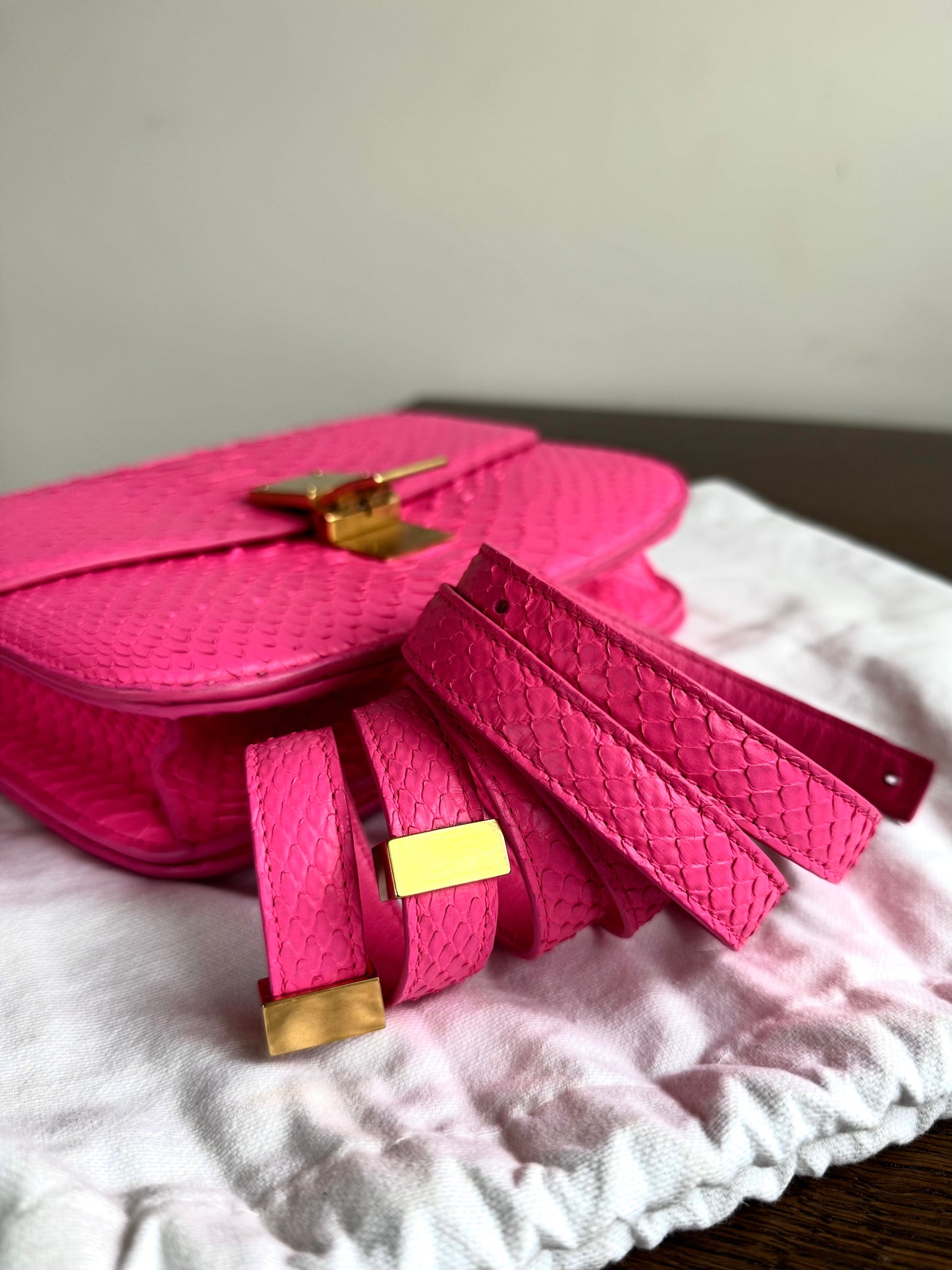 Pre-owned Céline Classic Box Medium Pink Python Bag