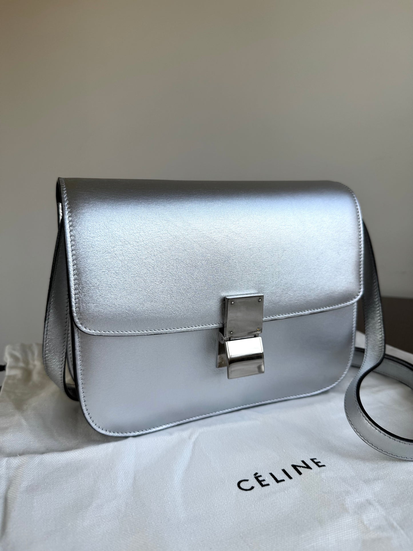 Pre-owned Céline Classic Box Medium Silver Leather Bag