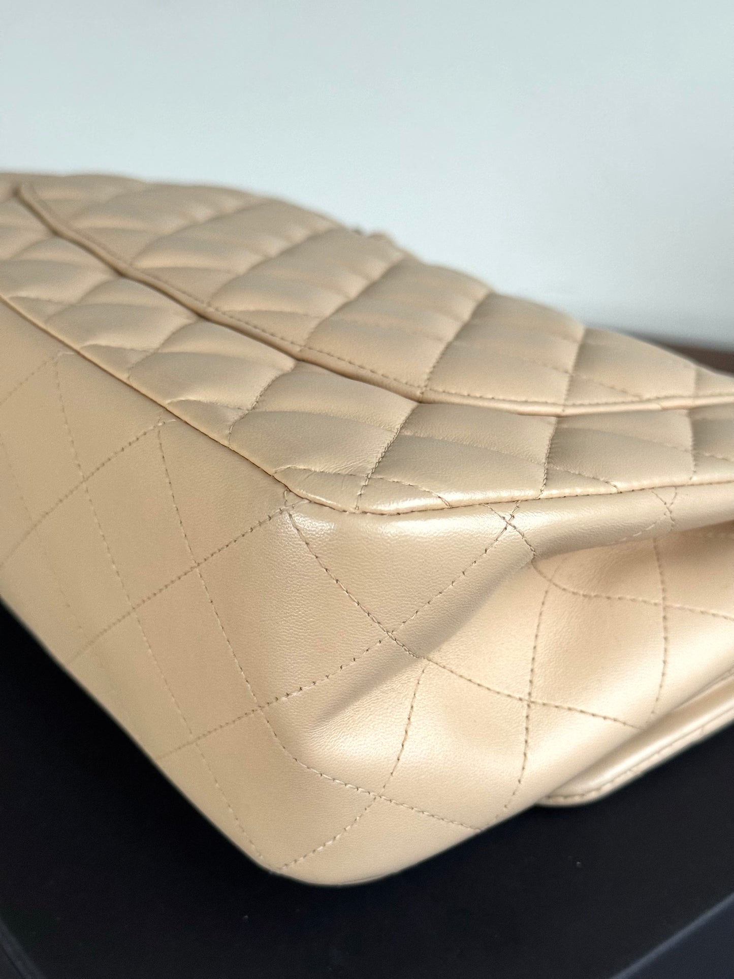 Pre-owned Chanel Timeless Classic Jumbo Beige Lambskin Flap Bag