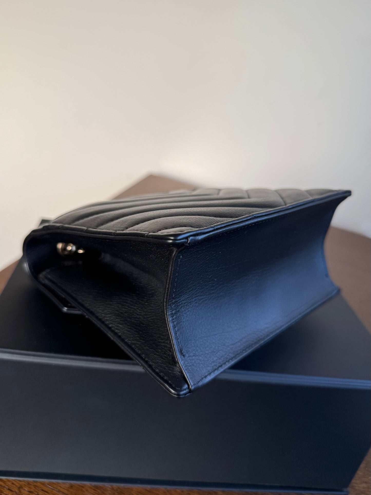 Pre-owned Chanel Chevron Envelope Black Leather Crossbody Bag