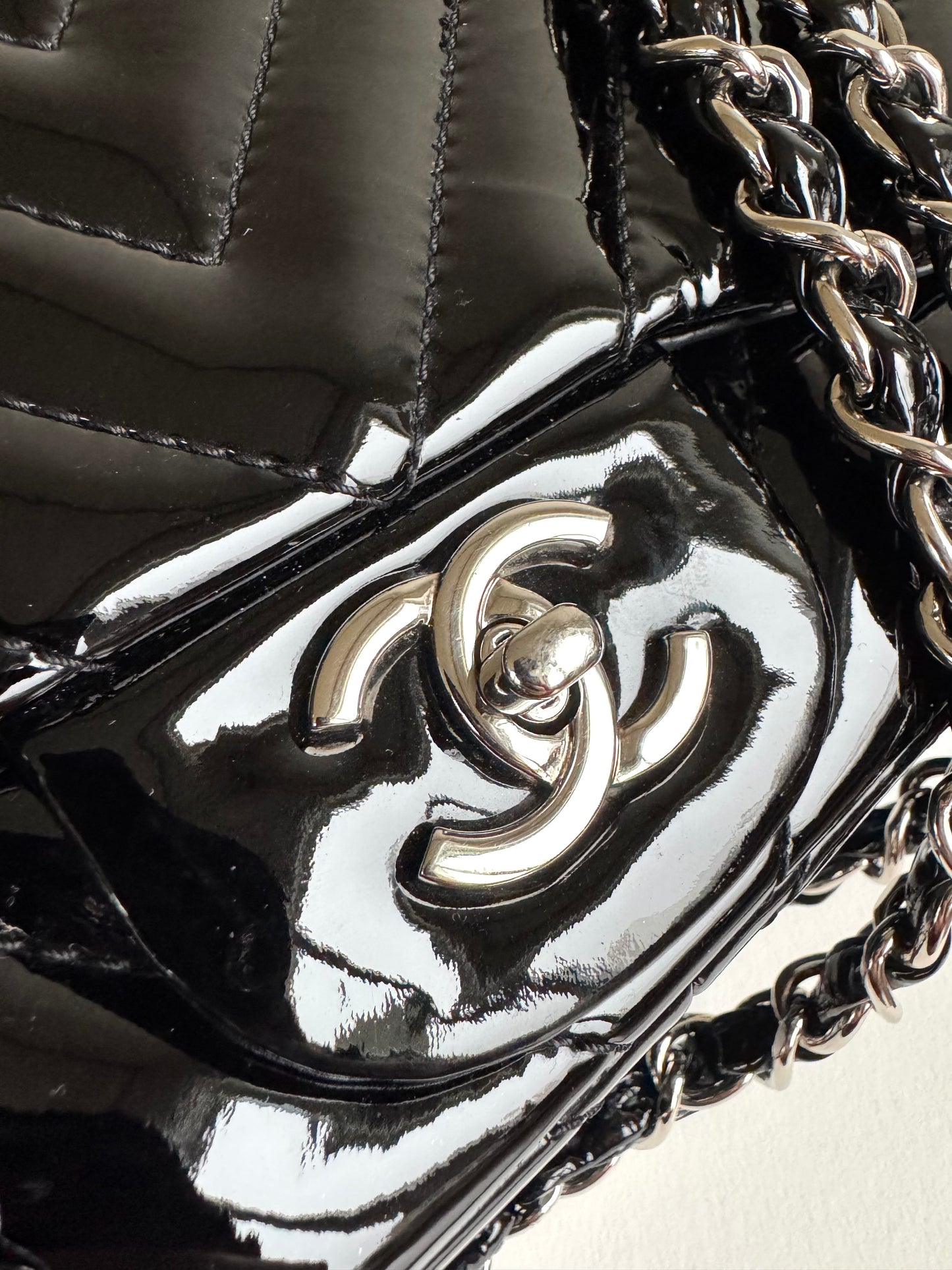 Pre-owned Chanel Classic Jumbo Black Patent Leather Flap Bag