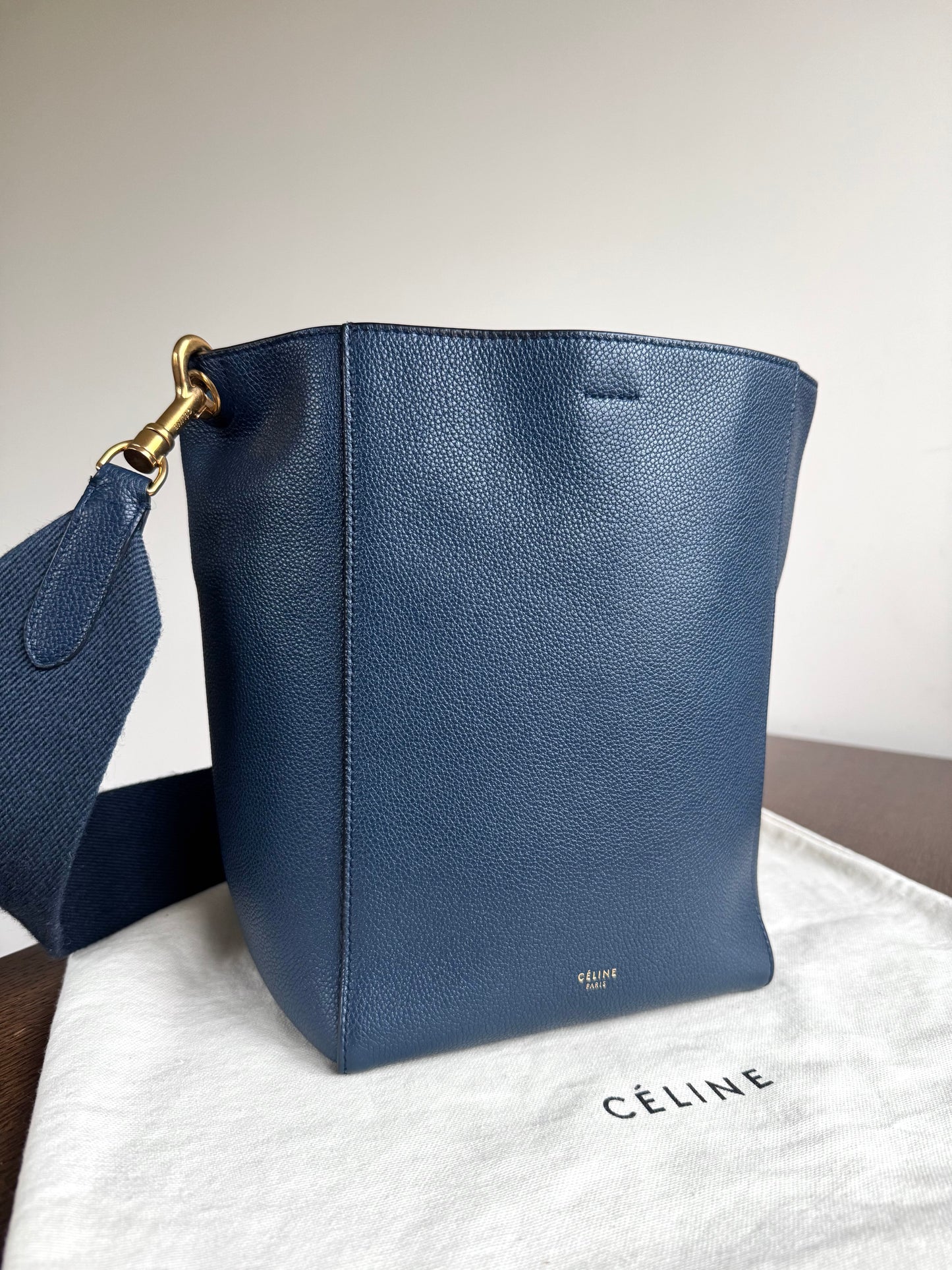 Pre-owned Céline Seau Sangle Small Navy Calfskin Tote Bag