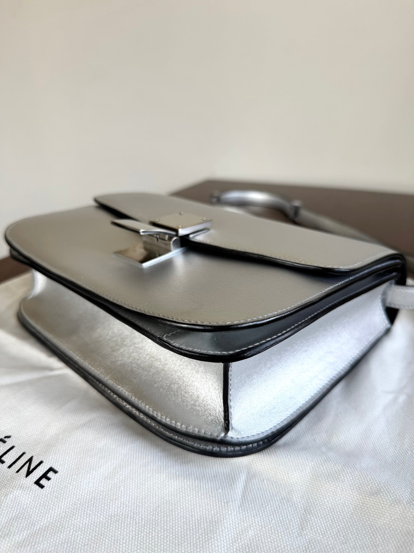 Pre-owned Céline Classic Box Medium Silver Leather Bag