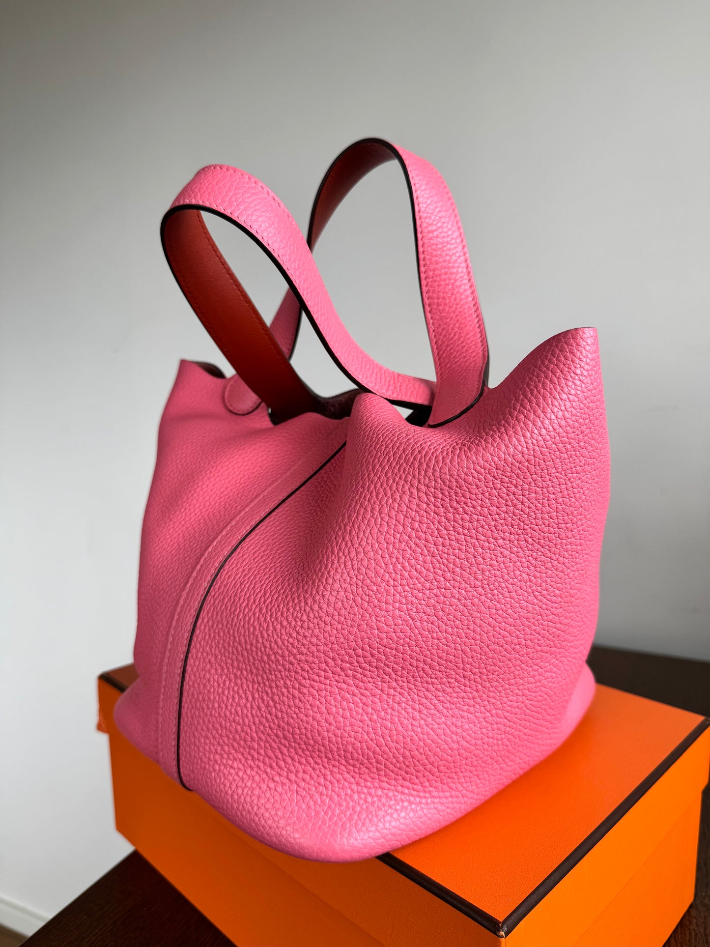 Pre-owned Hermès Picotin 22 Rose Azalee Clemence Handbag