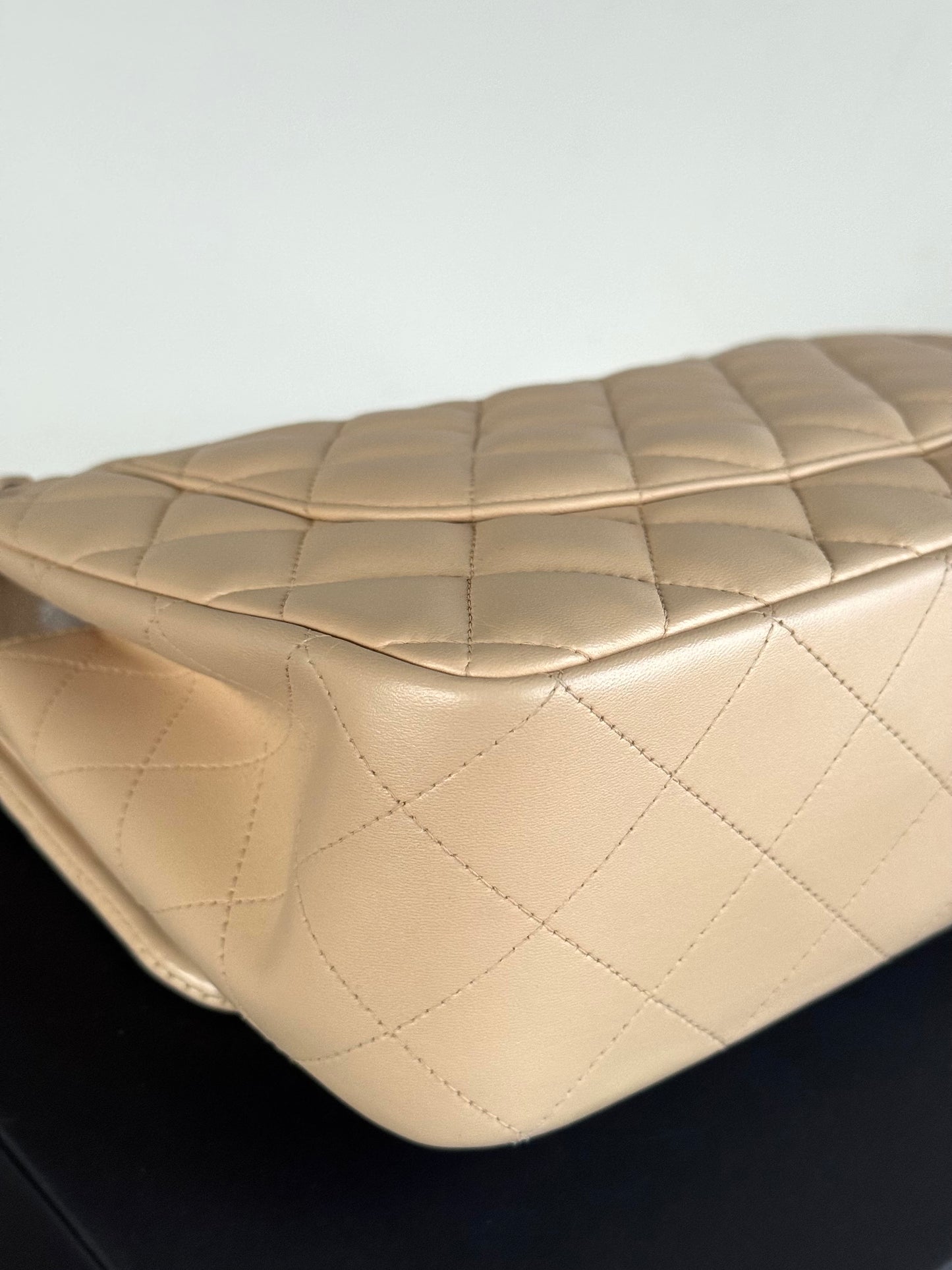 Pre-owned Chanel Timeless Classic Jumbo Beige Lambskin Flap Bag