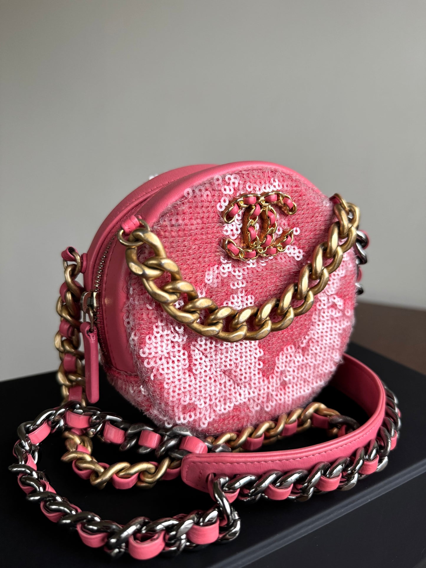 Pre-owned Chanel 19 Round Pink Clutch With Chain