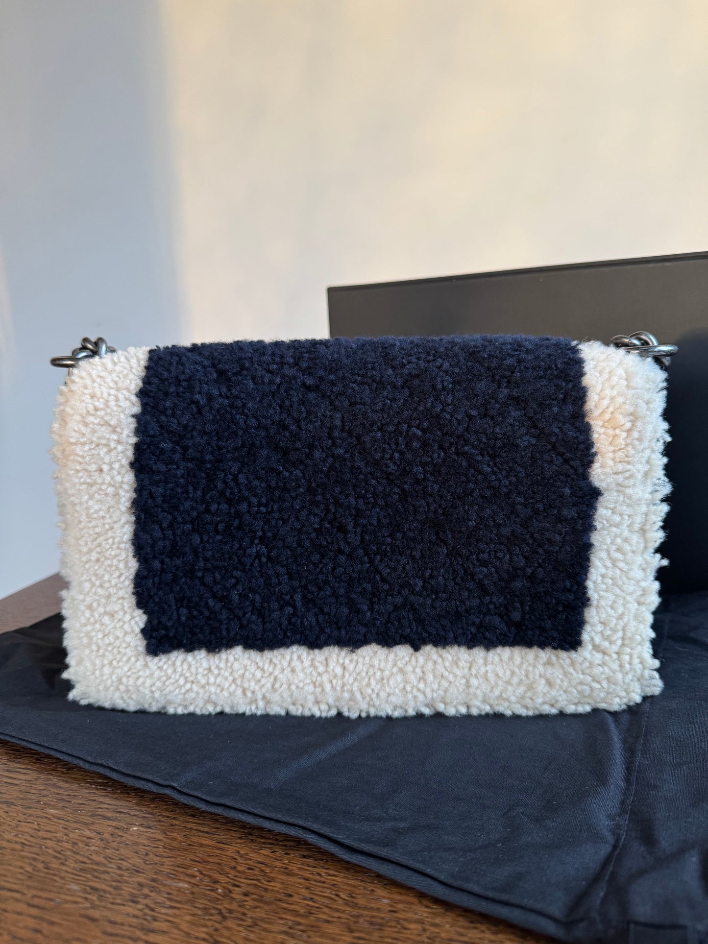 Pre-owned Chanel Boy Medium Shearling Navy White Flap Bag