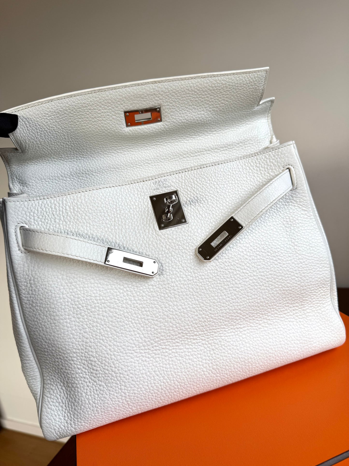 Pre-owned Hermès Kelly 32 White Clemence Leather Bag