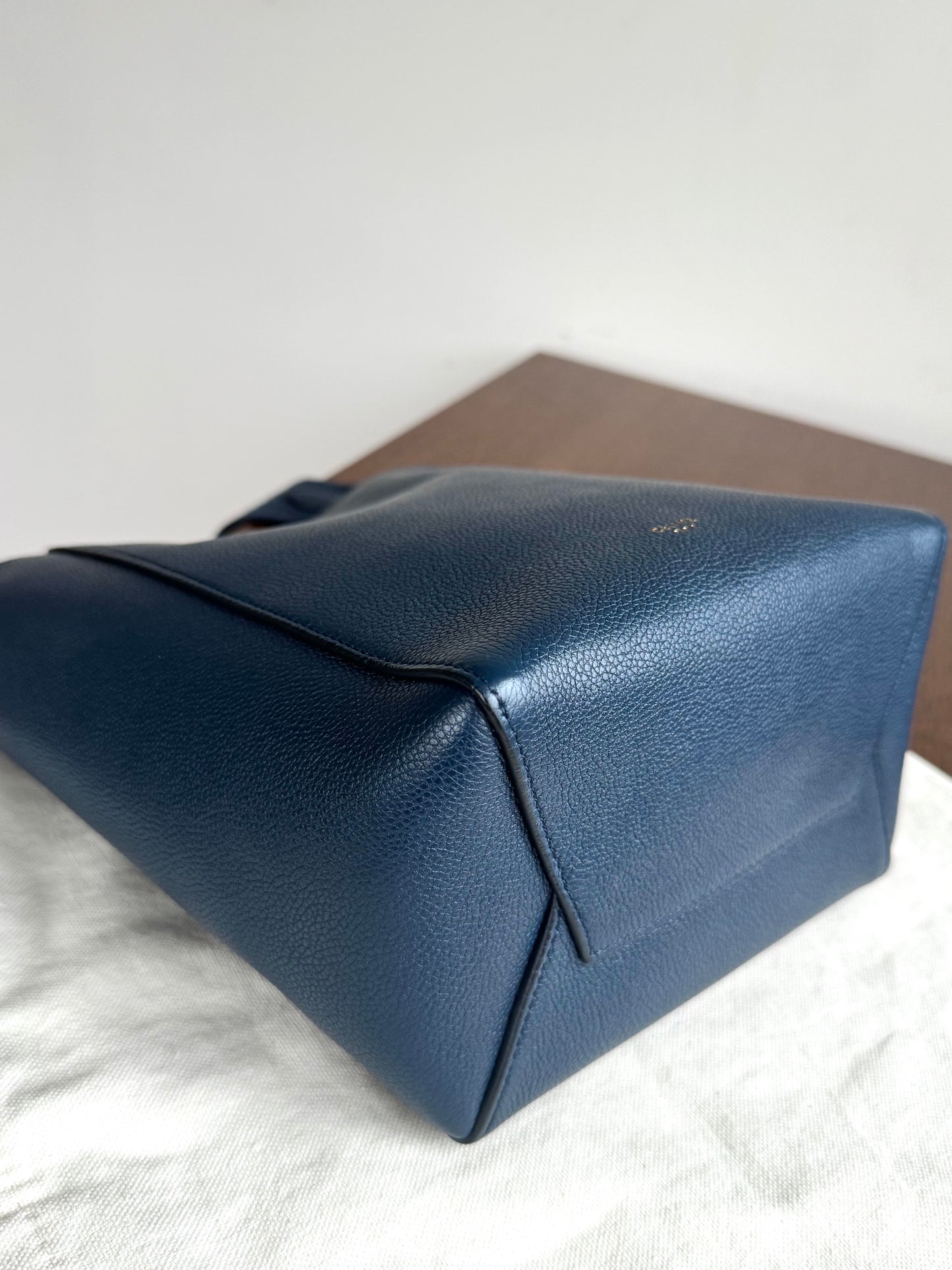 Pre-owned Céline Seau Sangle Small Navy Calfskin Tote Bag