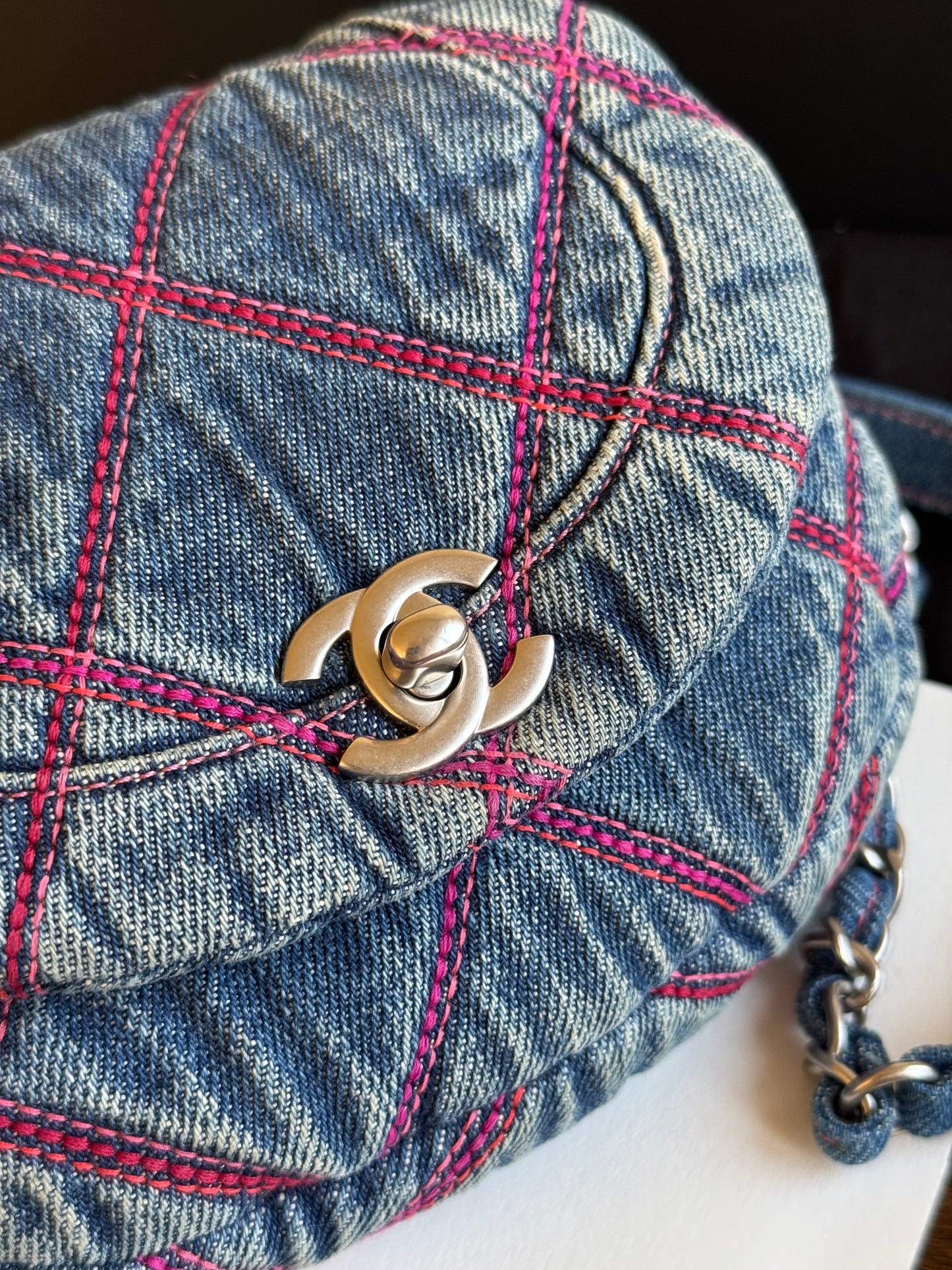 Pre-owned Chanel 22S Coco Beach Mini Denim Crossbody Bag