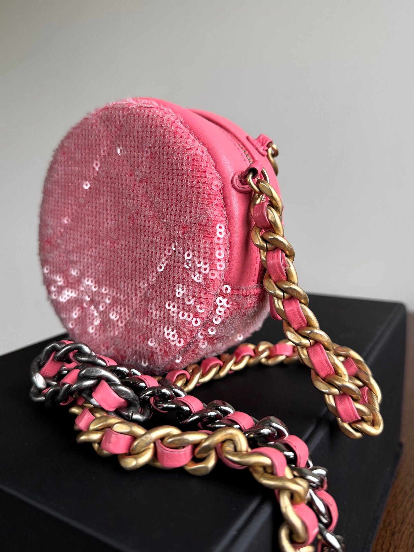 Pre-owned Chanel 19 Round Pink Clutch With Chain