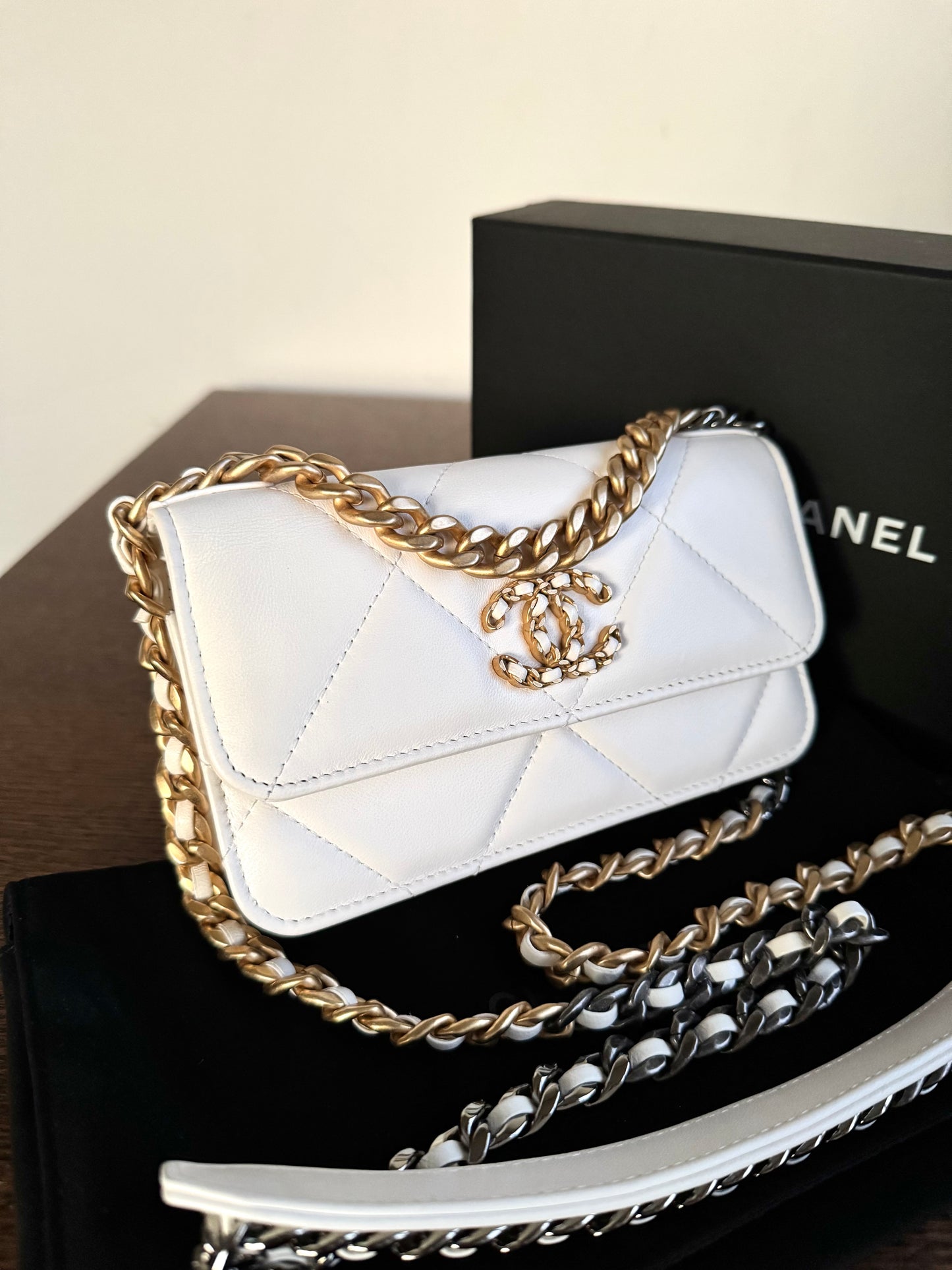 Pre-owned Chanel 19 WOC White Leather Flap Bag