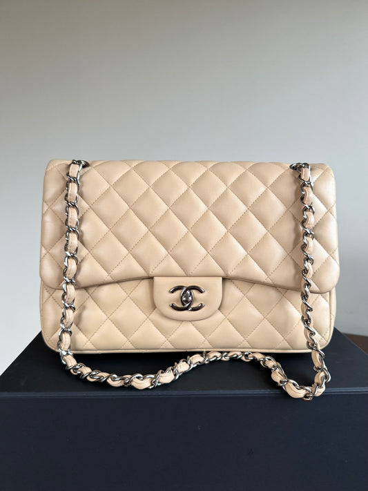 Pre-owned Chanel Timeless Classic Jumbo Beige Lambskin Flap Bag