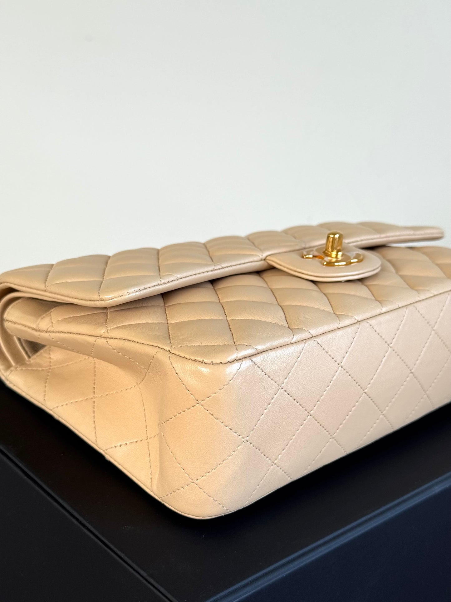 Pre-owned Chanel Timeless Classic Medium Beige Lambskin Flap Bag