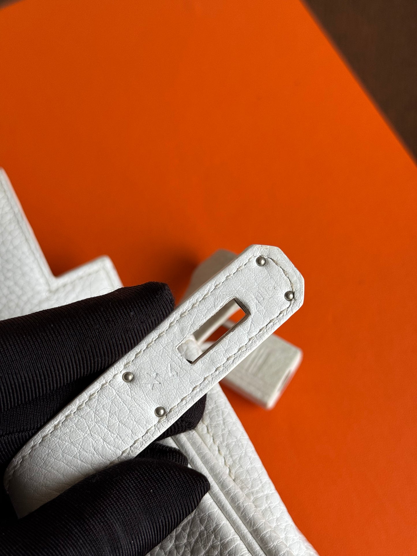 Pre-owned Hermès Kelly 32 White Clemence Leather Bag