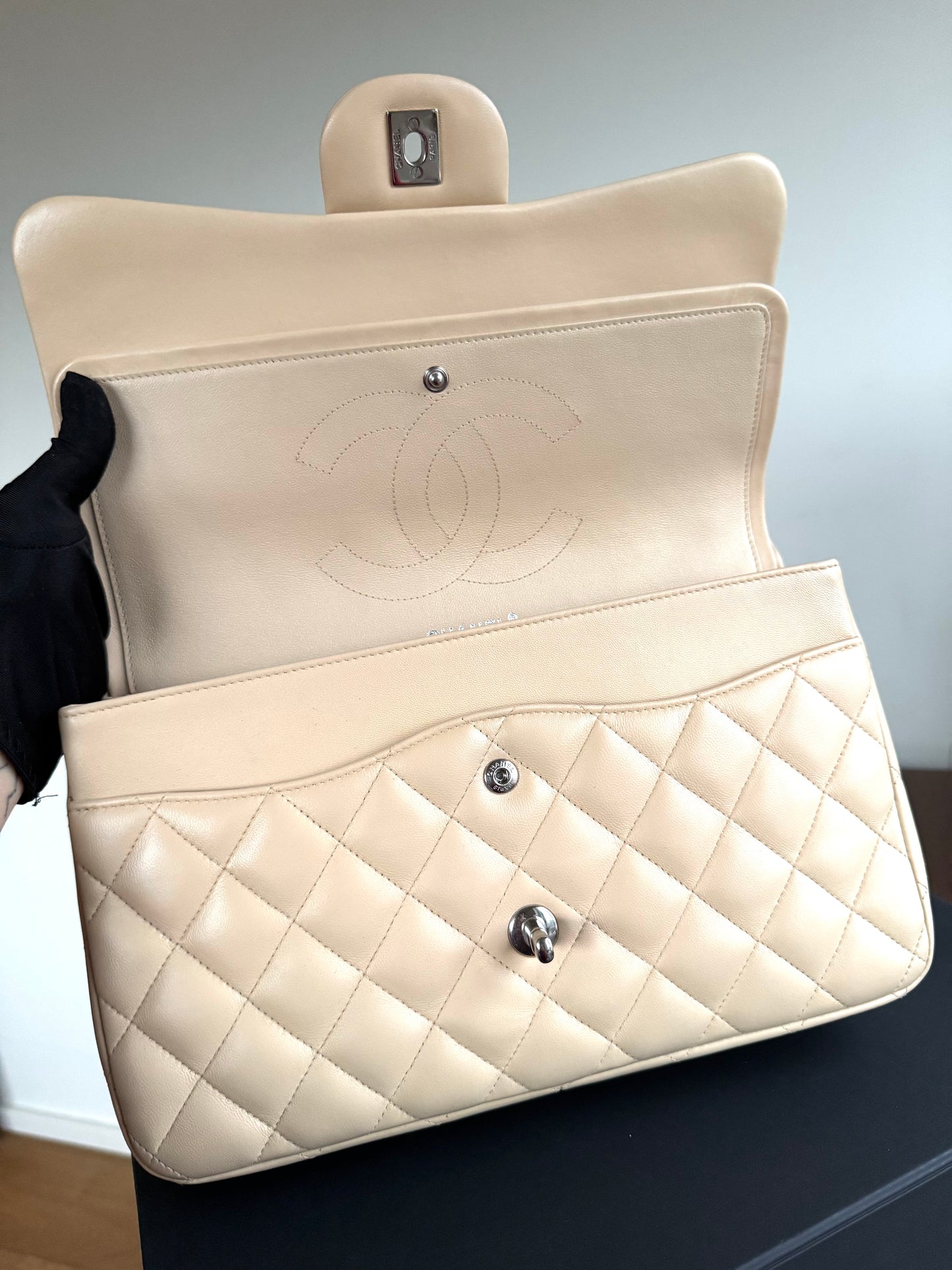 Pre-owned Chanel Timeless Classic Jumbo Beige Lambskin Flap Bag