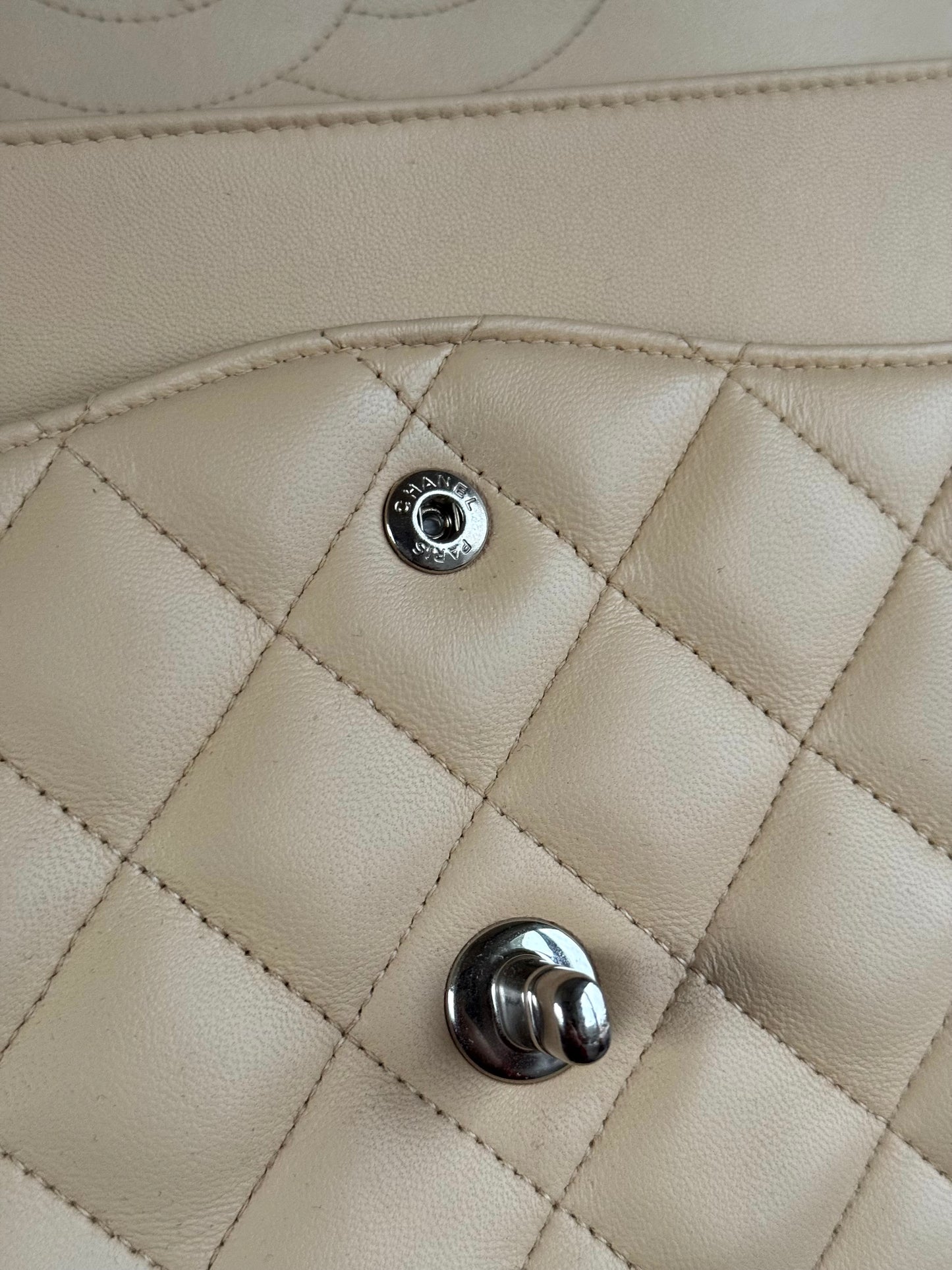Pre-owned Chanel Timeless Classic Jumbo Beige Lambskin Flap Bag