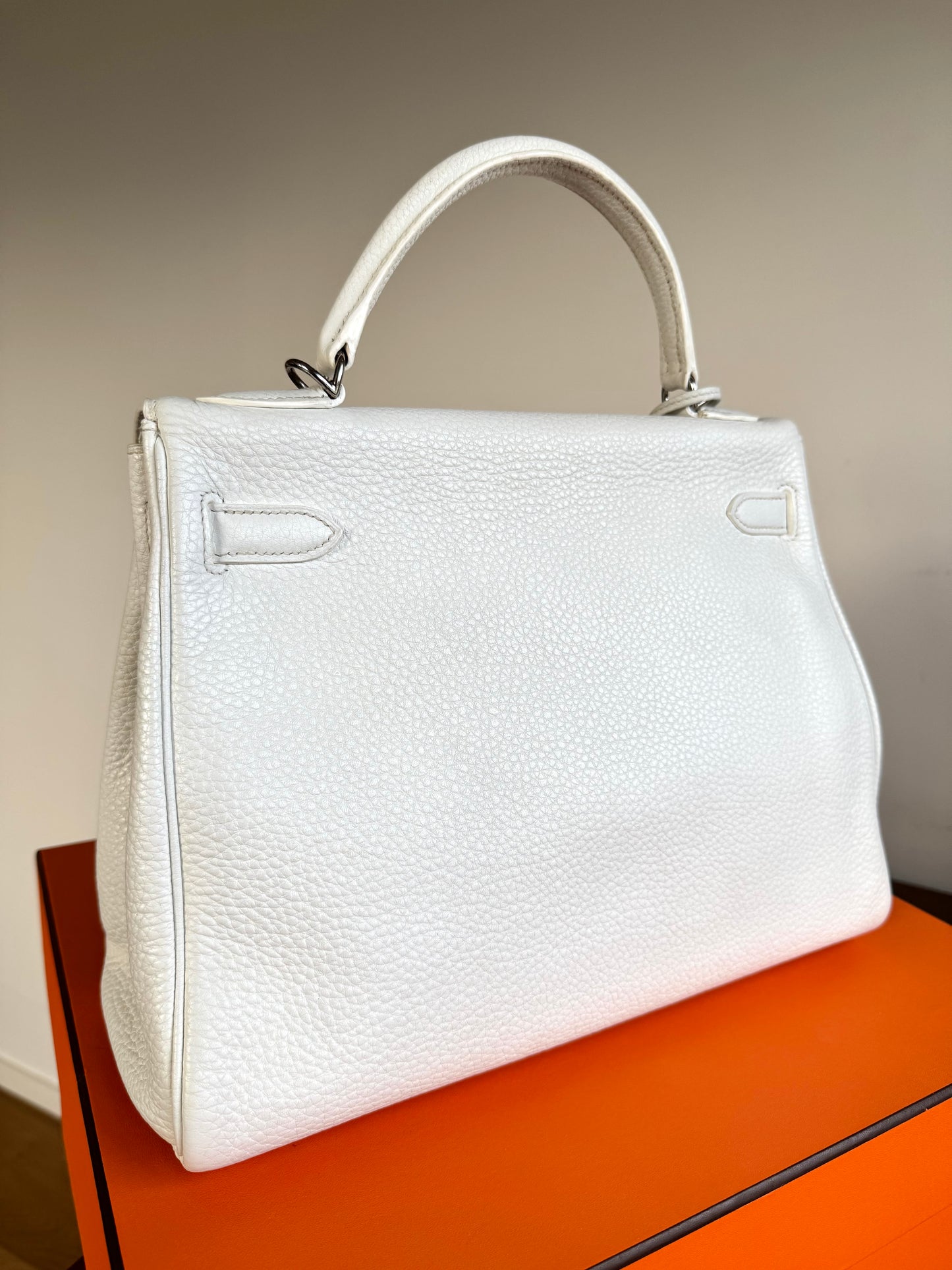 Pre-owned Hermès Kelly 32 White Clemence Leather Bag