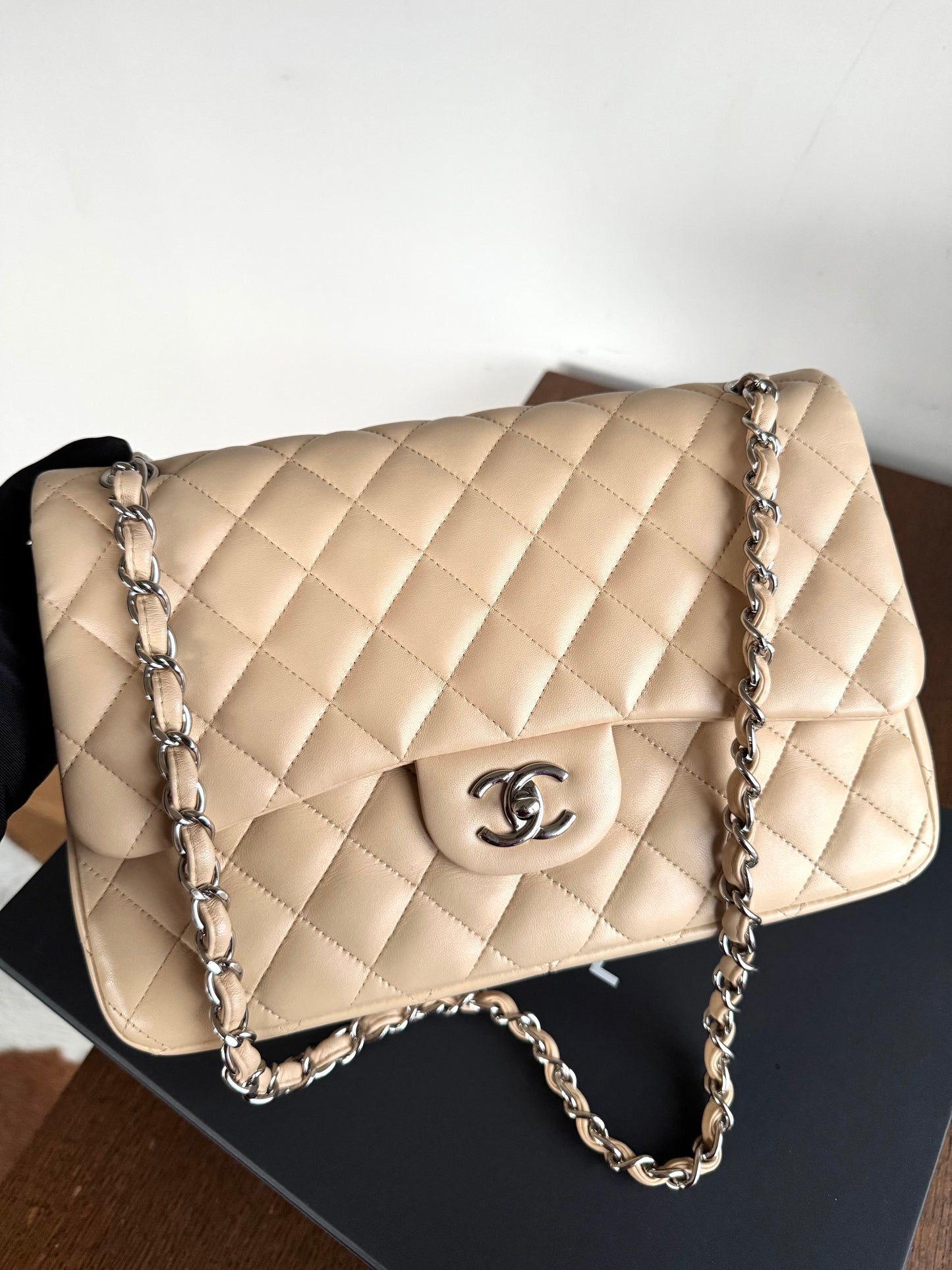 Pre-owned Chanel Timeless Classic Jumbo Beige Lambskin Flap Bag