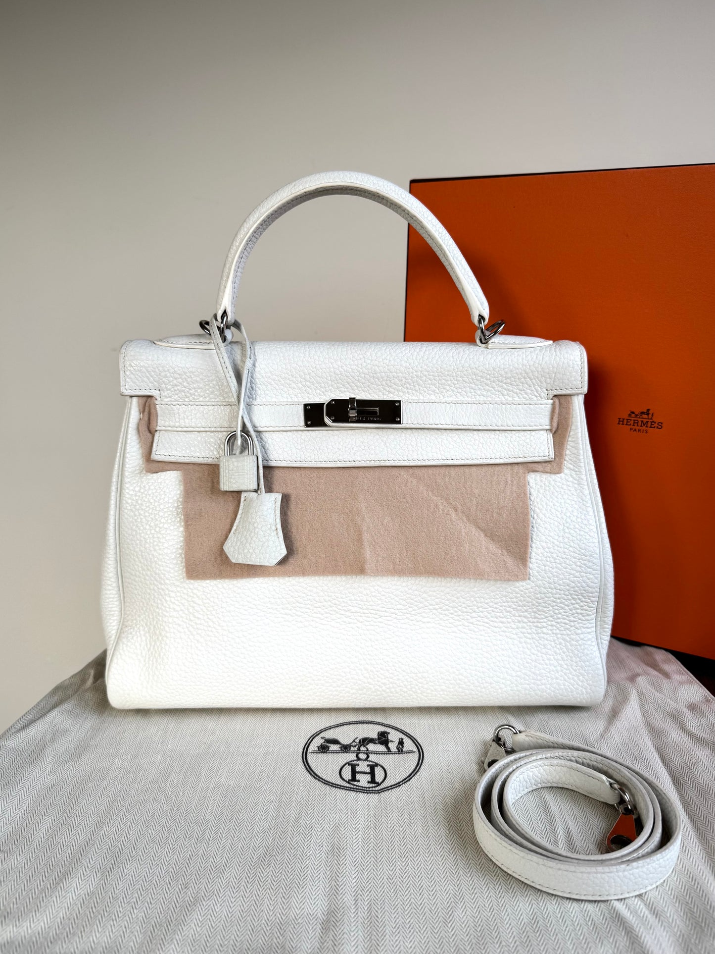 Pre-owned Hermès Kelly 32 White Clemence Leather Bag