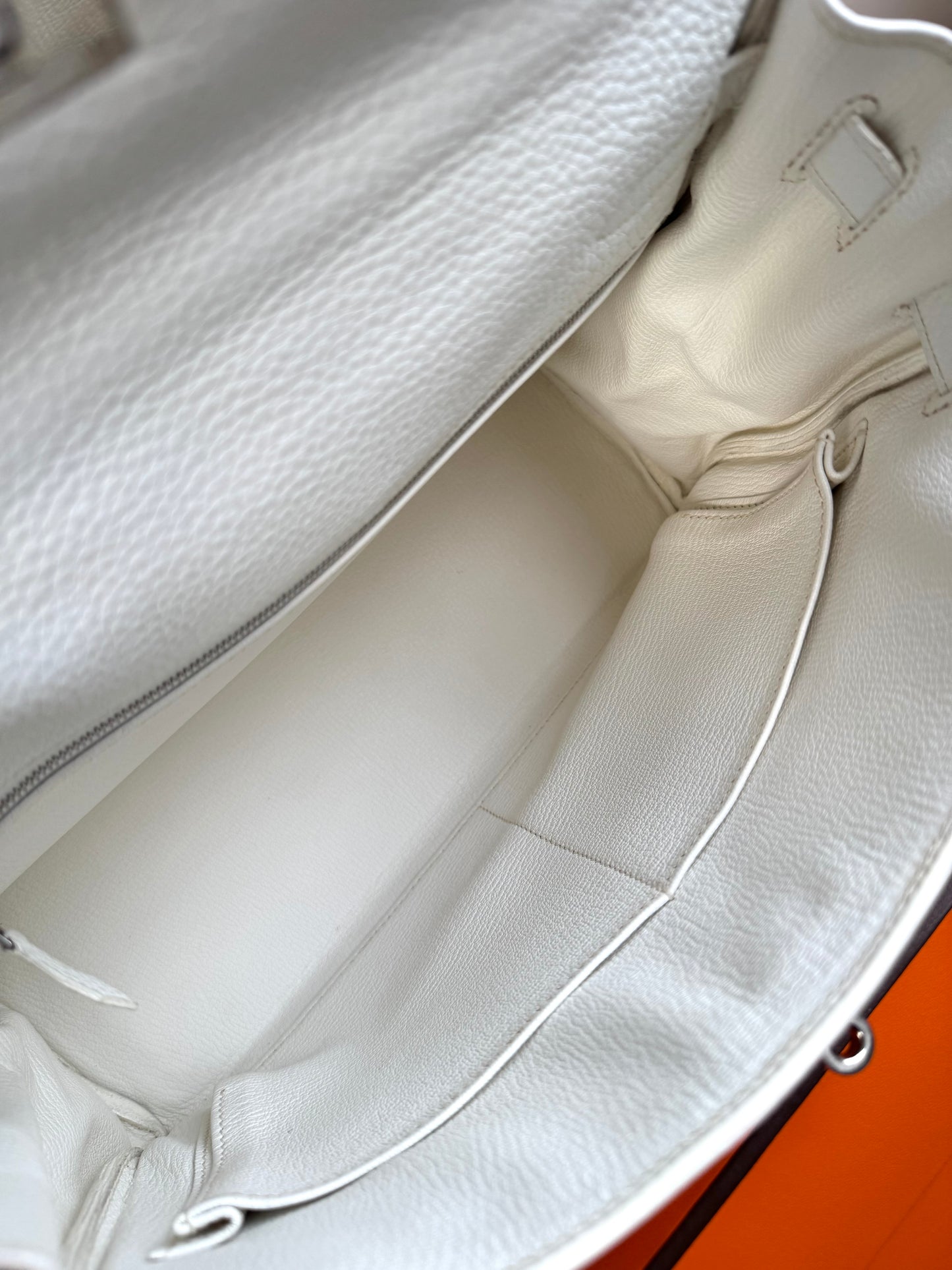 Pre-owned Hermès Kelly 32 White Clemence Leather Bag