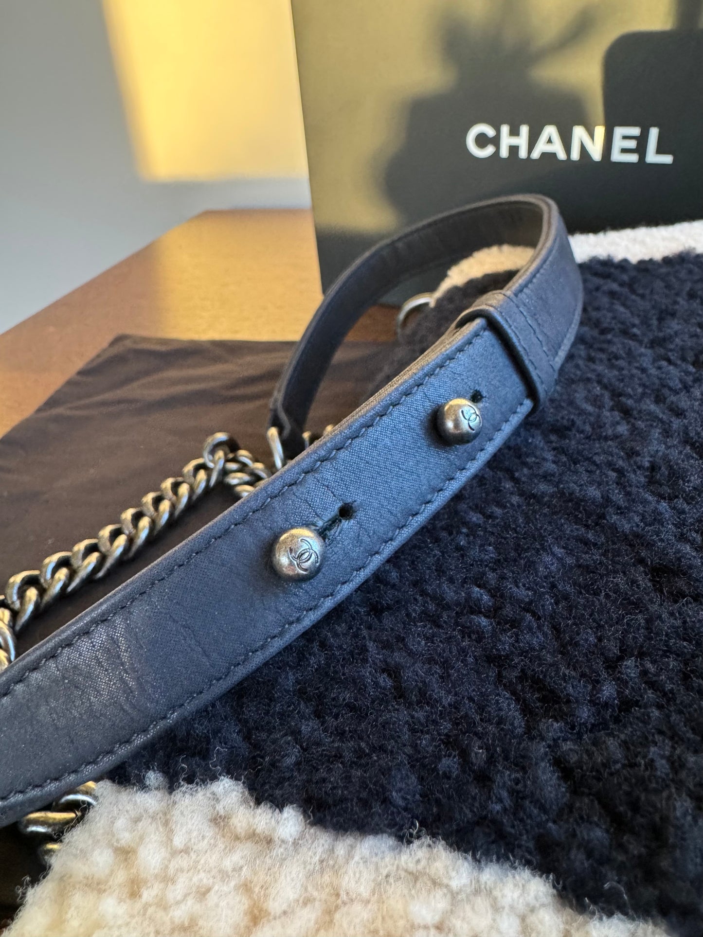 Pre-owned Chanel Boy Medium Shearling Navy White Flap Bag