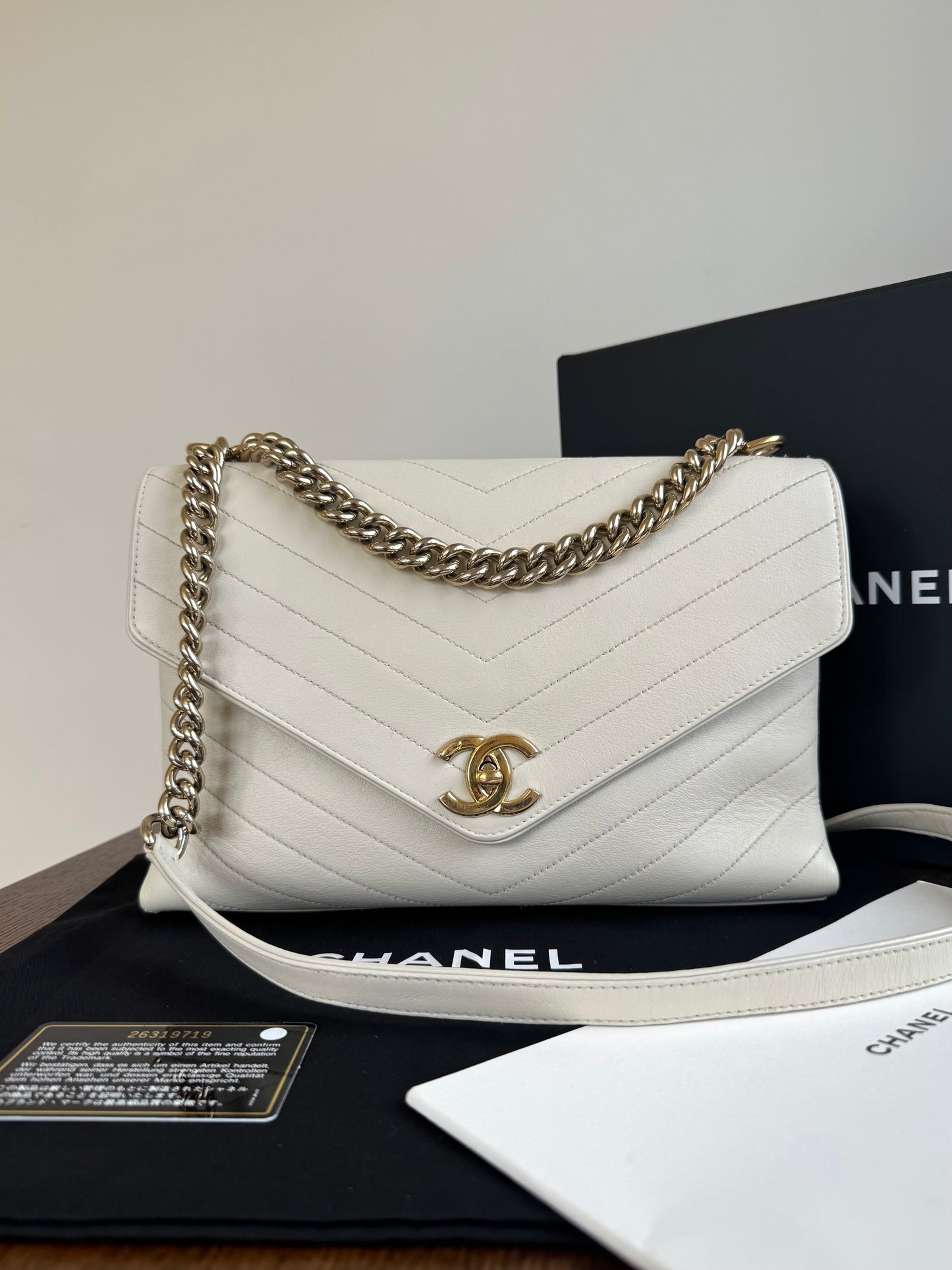 Pre-owned Chanel Coco Chevron Medium White Calfskin Envelope Bag