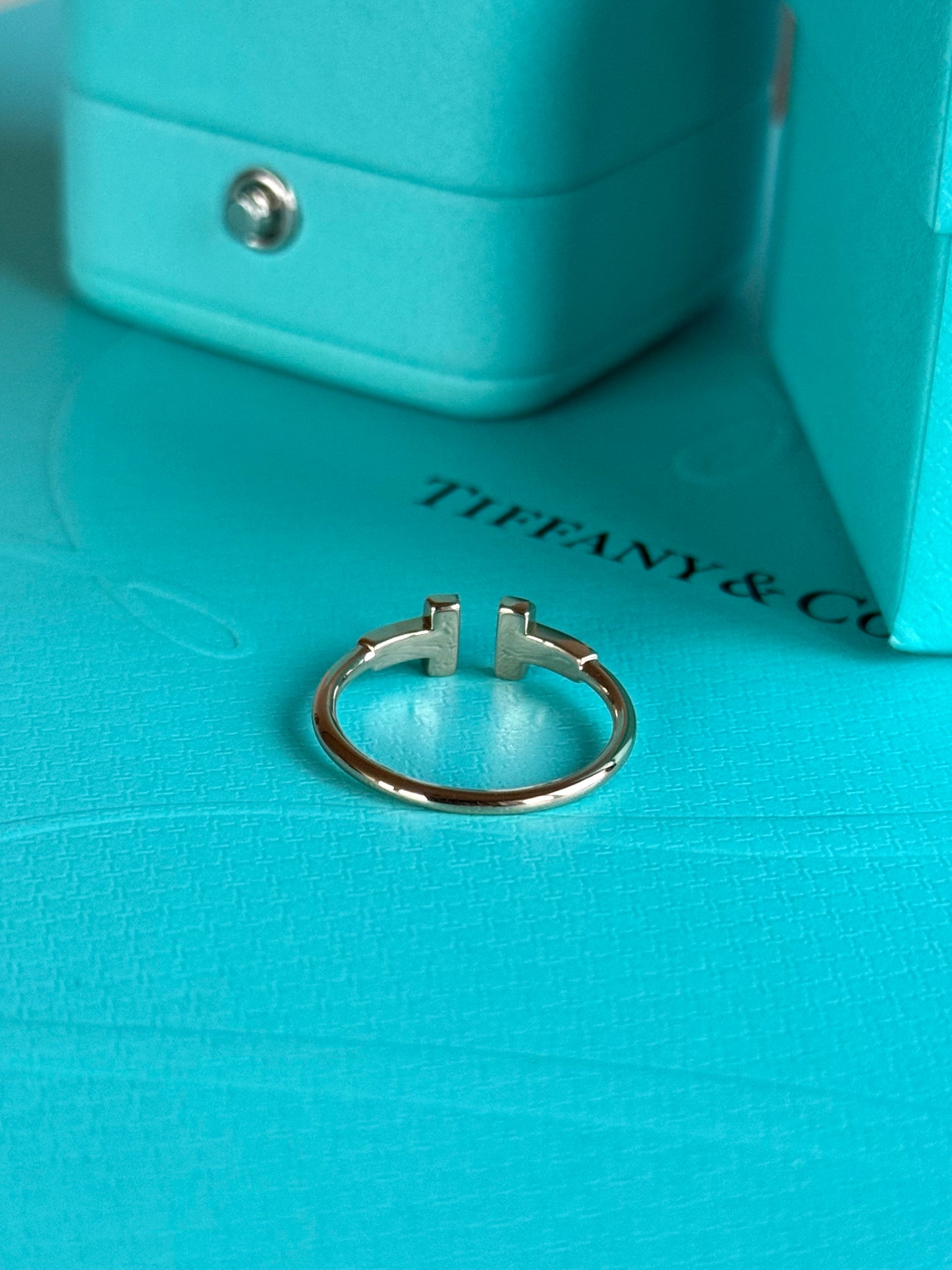 Pre-owned Tiffany & Co. T Diamond 18k Gold Wire Ring