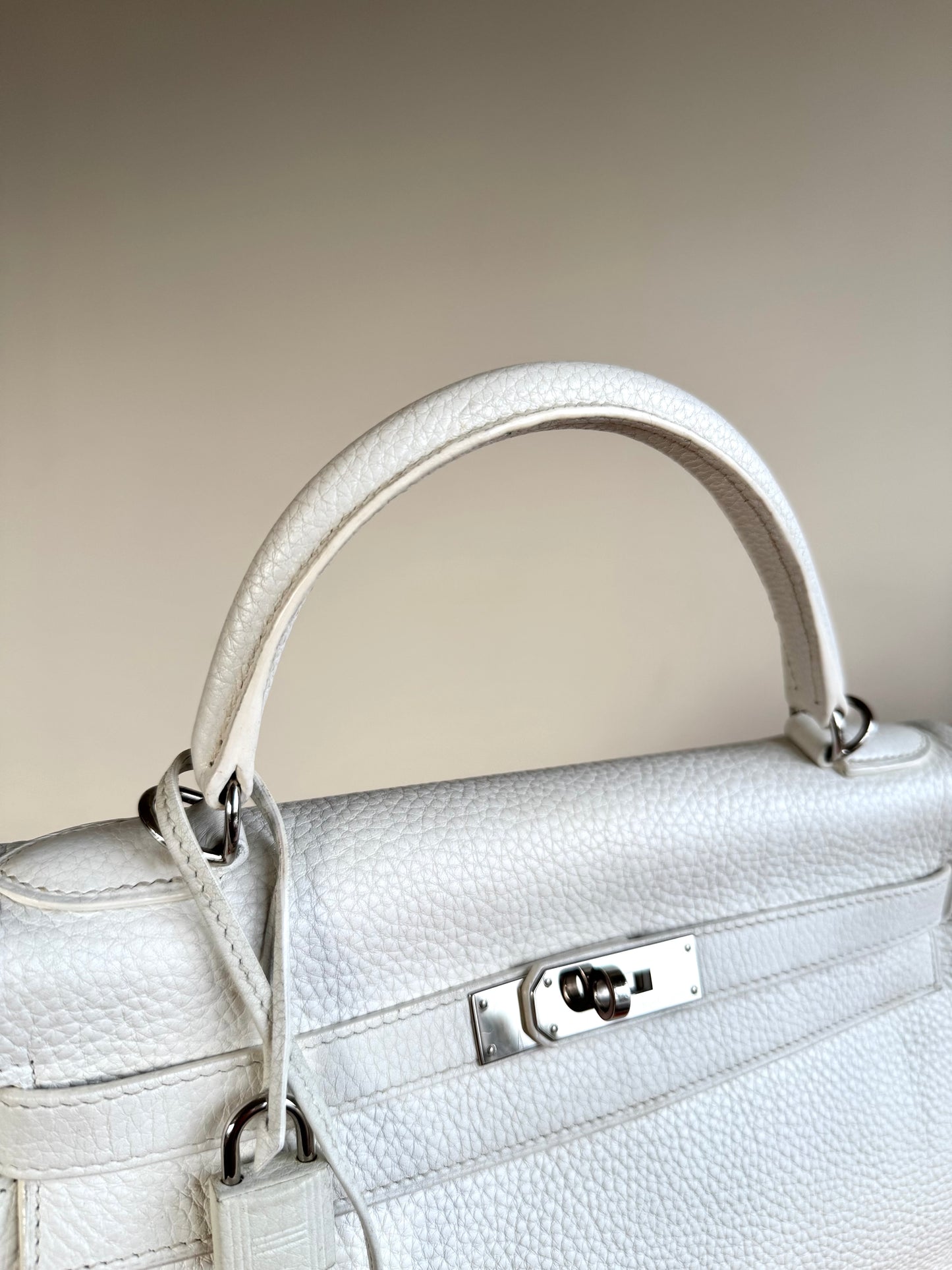 Pre-owned Hermès Kelly 32 White Clemence Leather Bag
