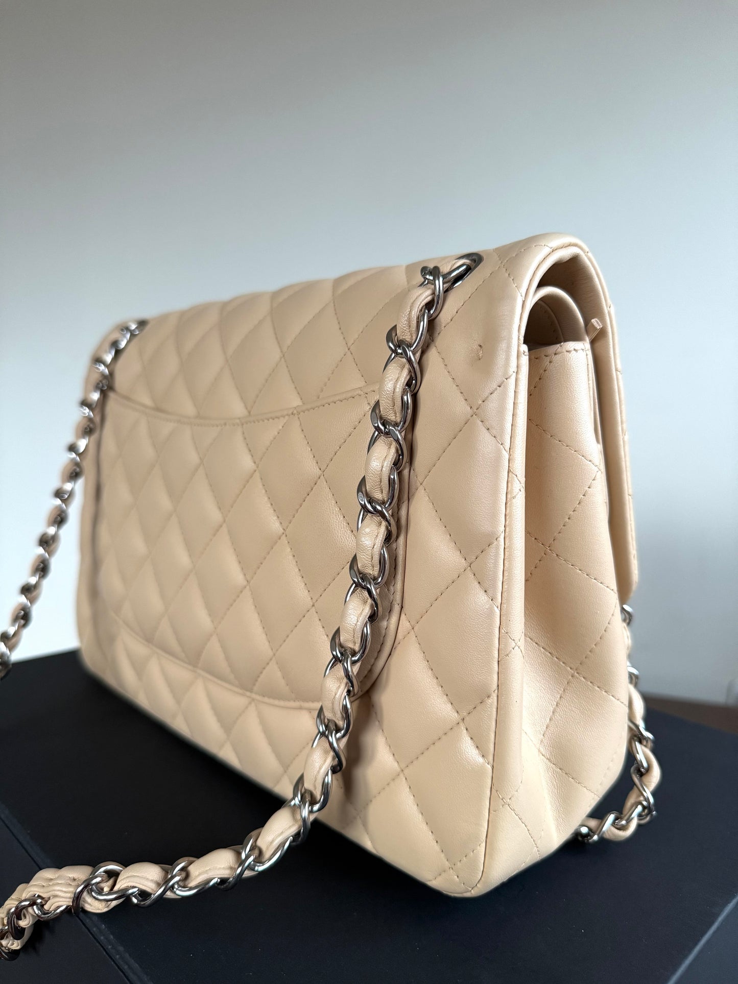 Pre-owned Chanel Timeless Classic Jumbo Beige Lambskin Flap Bag