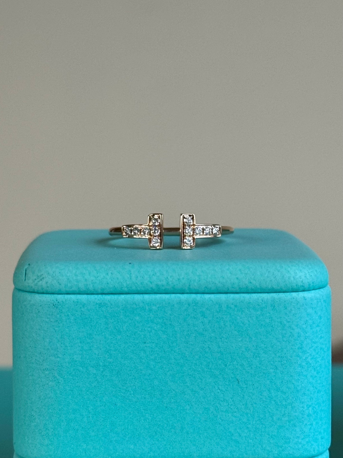 Pre-owned Tiffany & Co. T Diamond 18k Gold Wire Ring