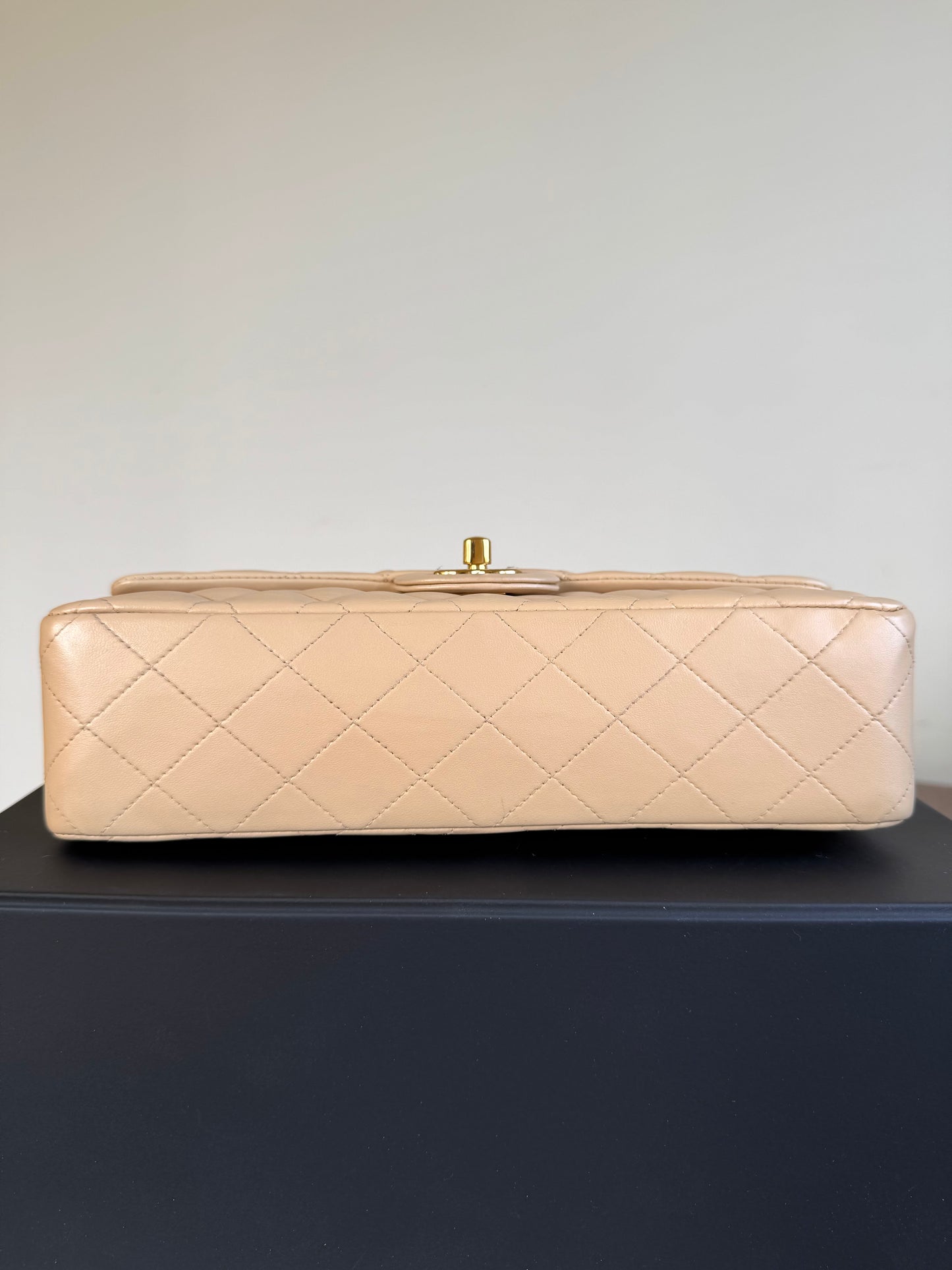 Pre-owned Chanel Timeless Classic Medium Beige Lambskin Flap Bag