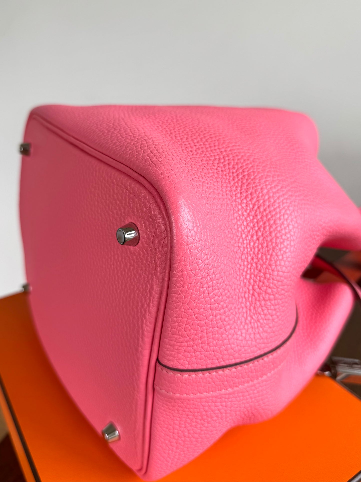 Pre-owned Hermès Picotin 22 Rose Azalee Clemence Handbag