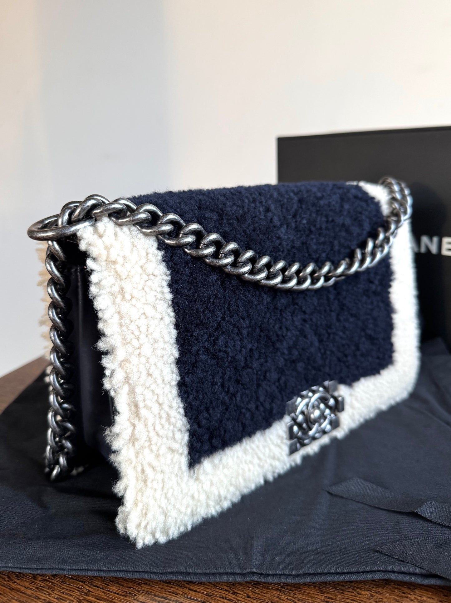Pre-owned Chanel Boy Medium Shearling Navy White Flap Bag
