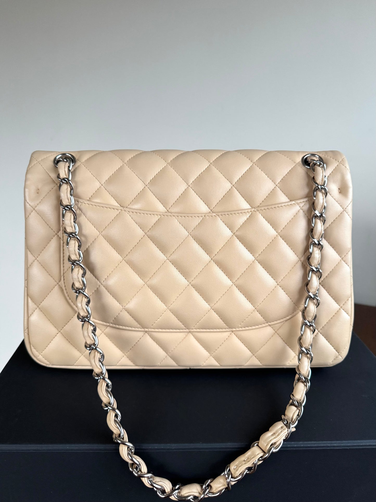 Pre-owned Chanel Timeless Classic Jumbo Beige Lambskin Flap Bag