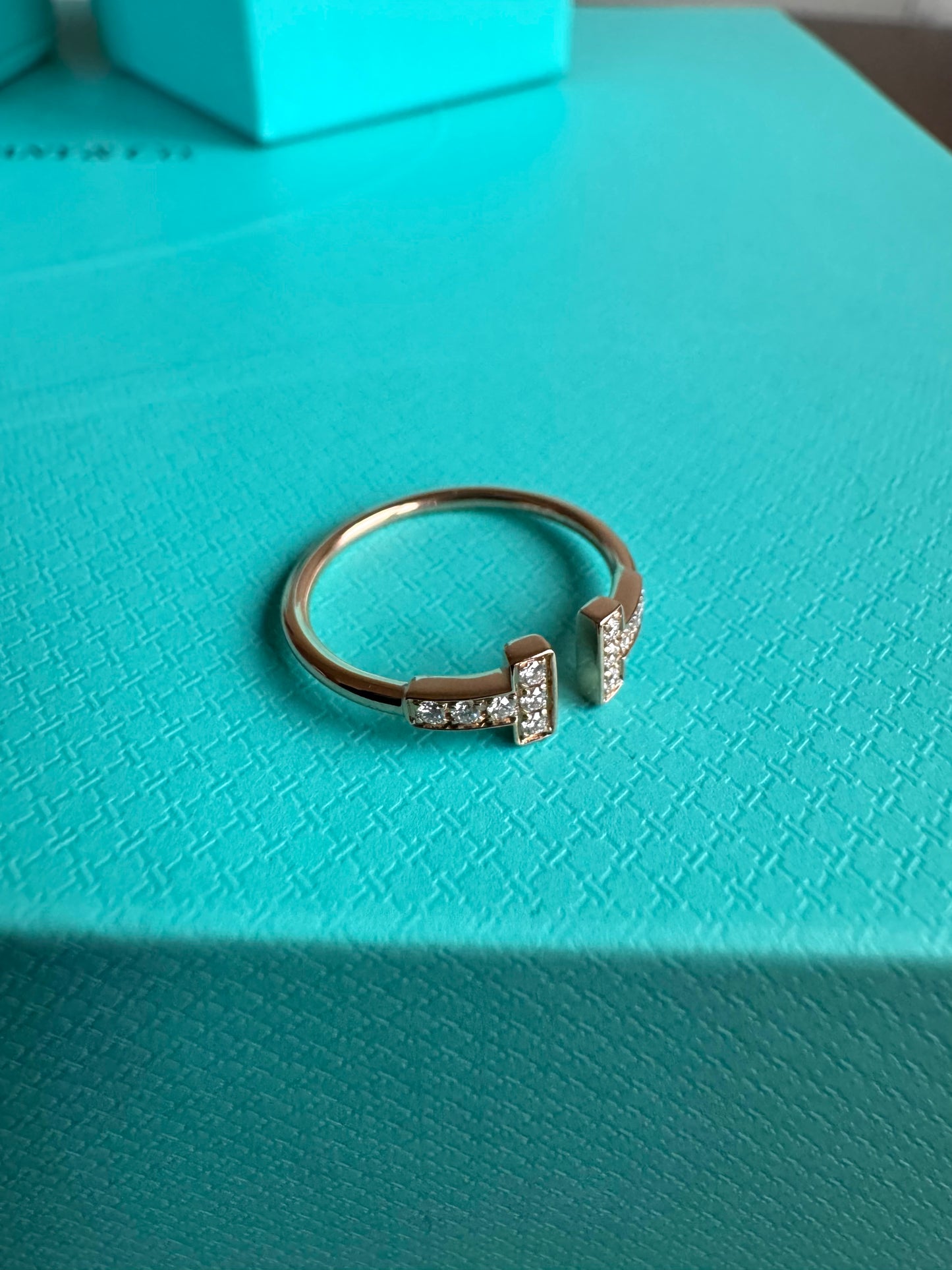 Pre-owned Tiffany & Co. T Diamond 18k Gold Wire Ring