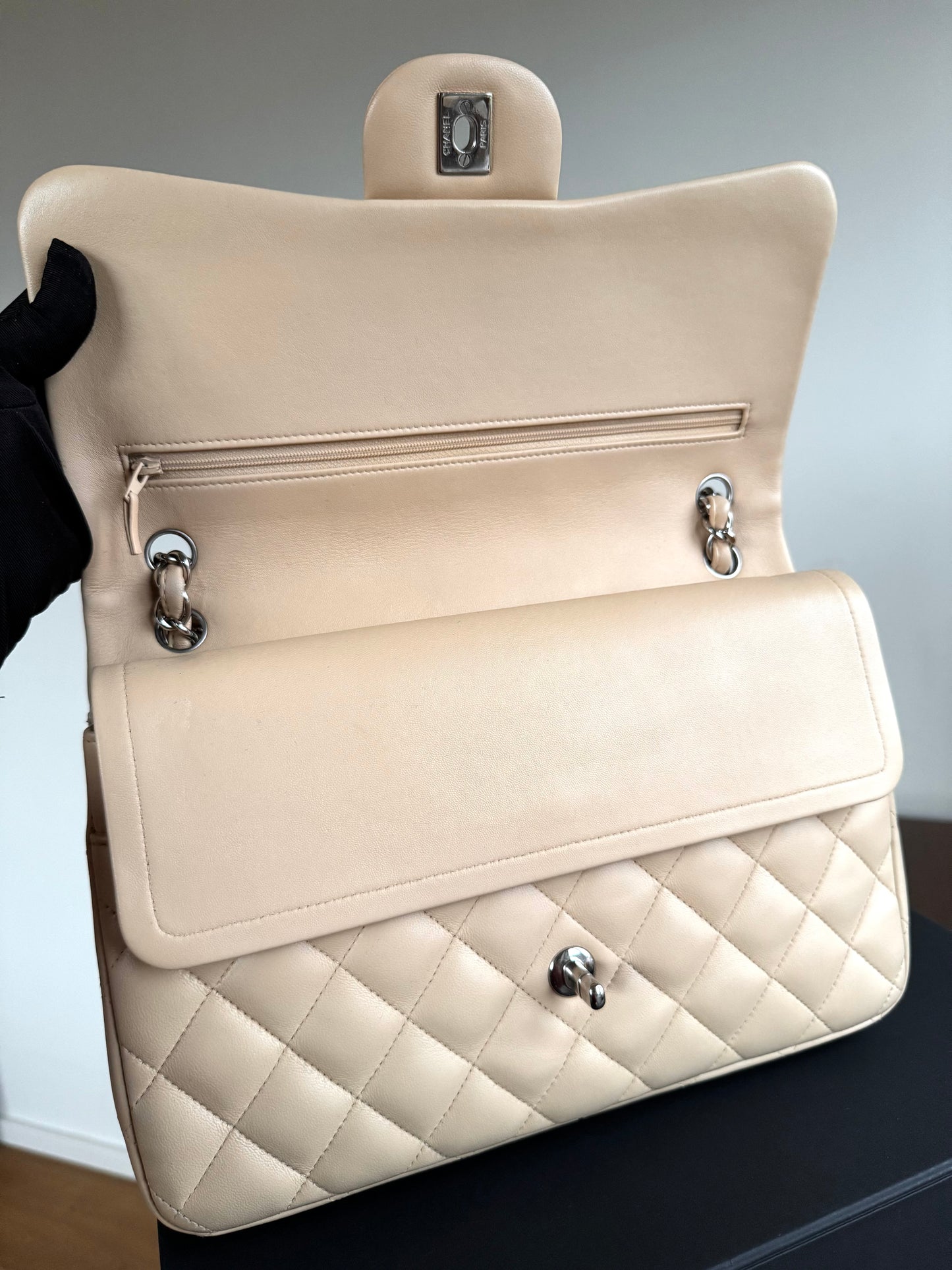 Pre-owned Chanel Timeless Classic Jumbo Beige Lambskin Flap Bag