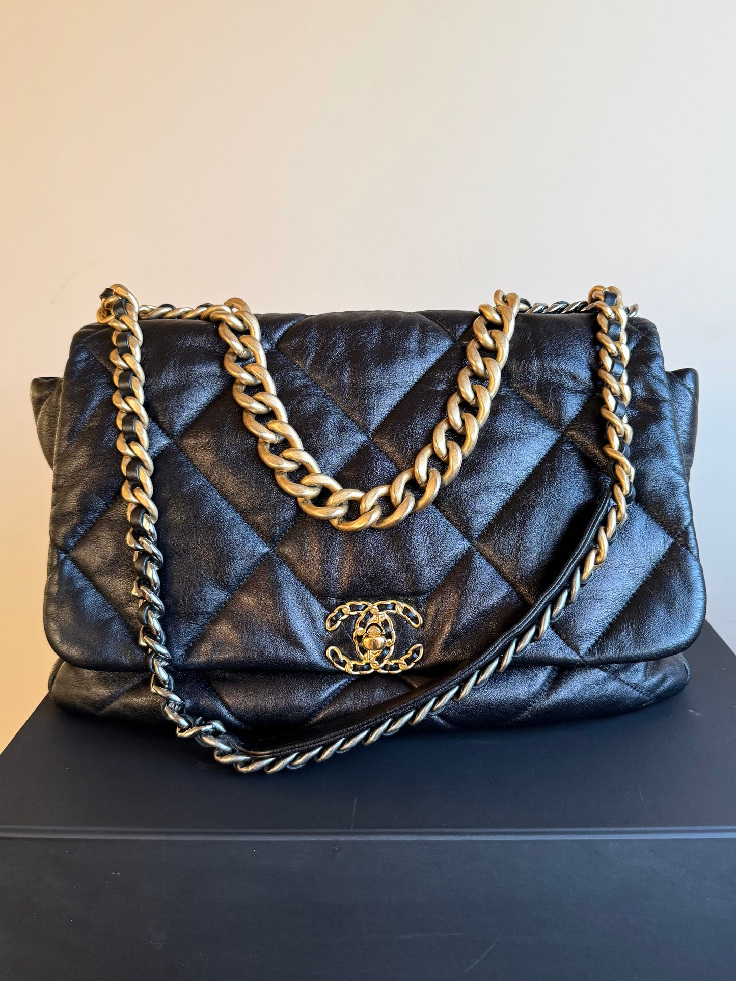 Pre-owned Chanel 19 Maxi Black Lambskin Flap Bag