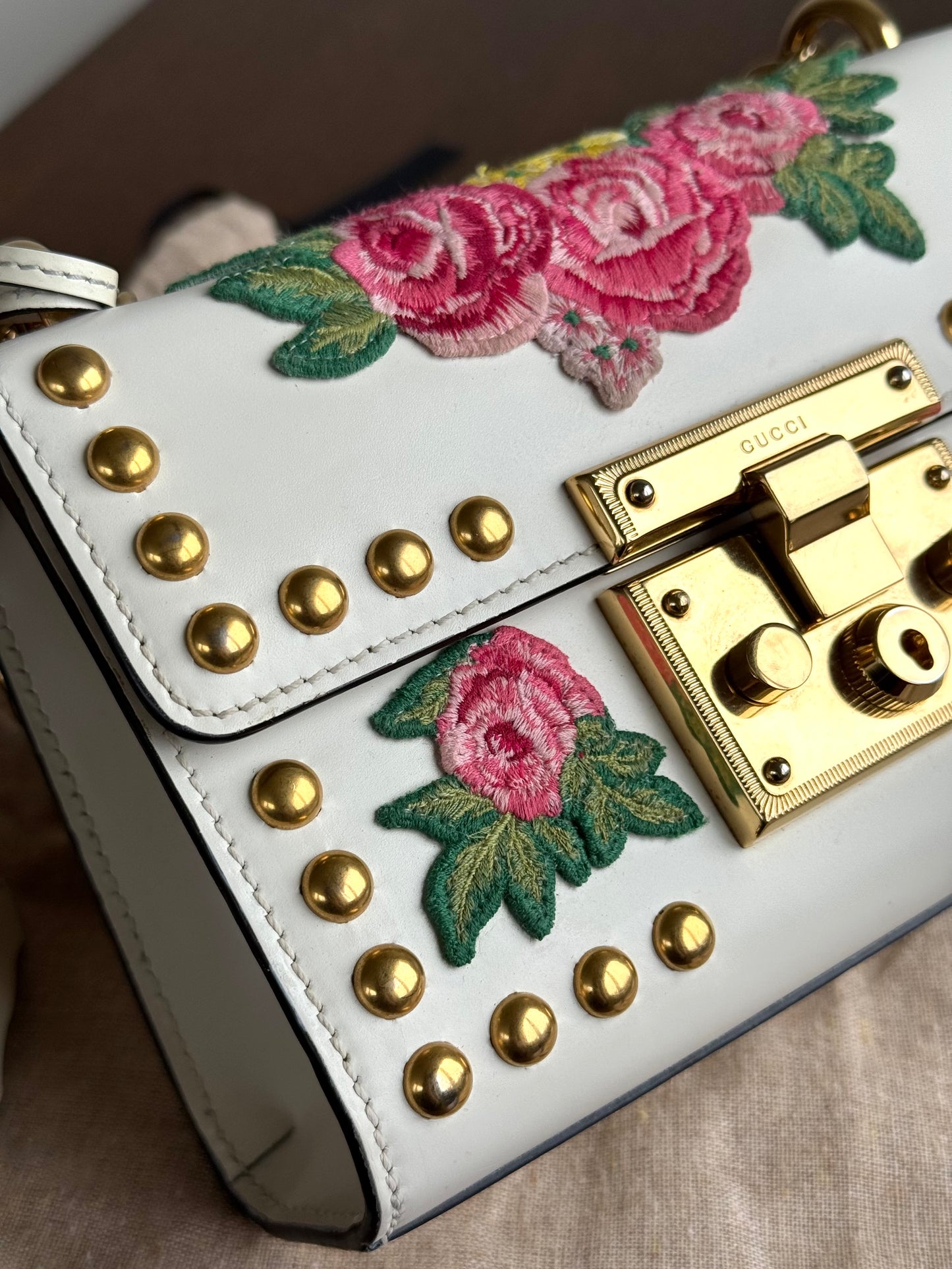 Pre-owned Gucci Padlock Small White Floral Embroidered Studded Leather Bag