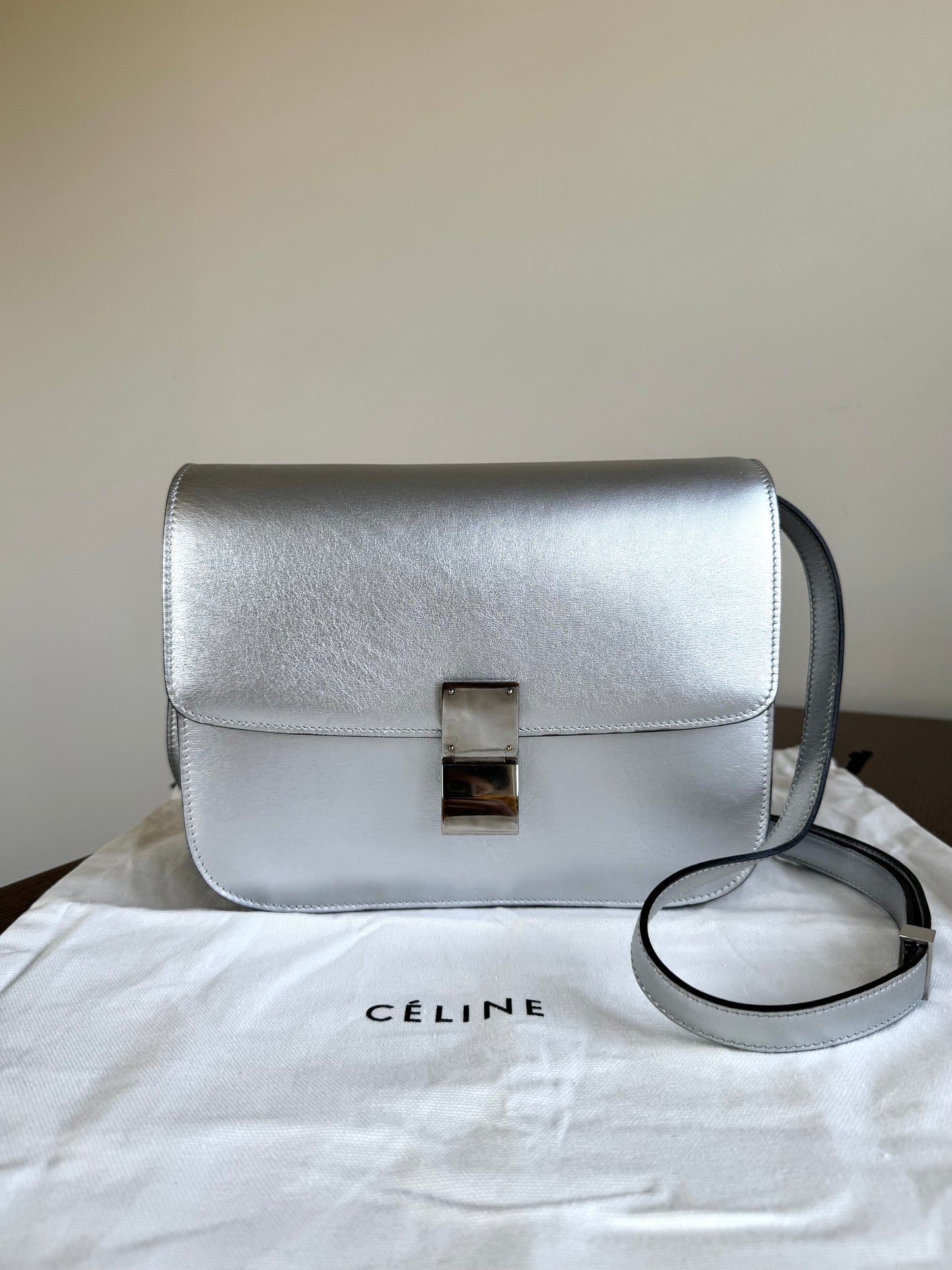 Pre-owned Céline Classic Box Medium Silver Leather Bag