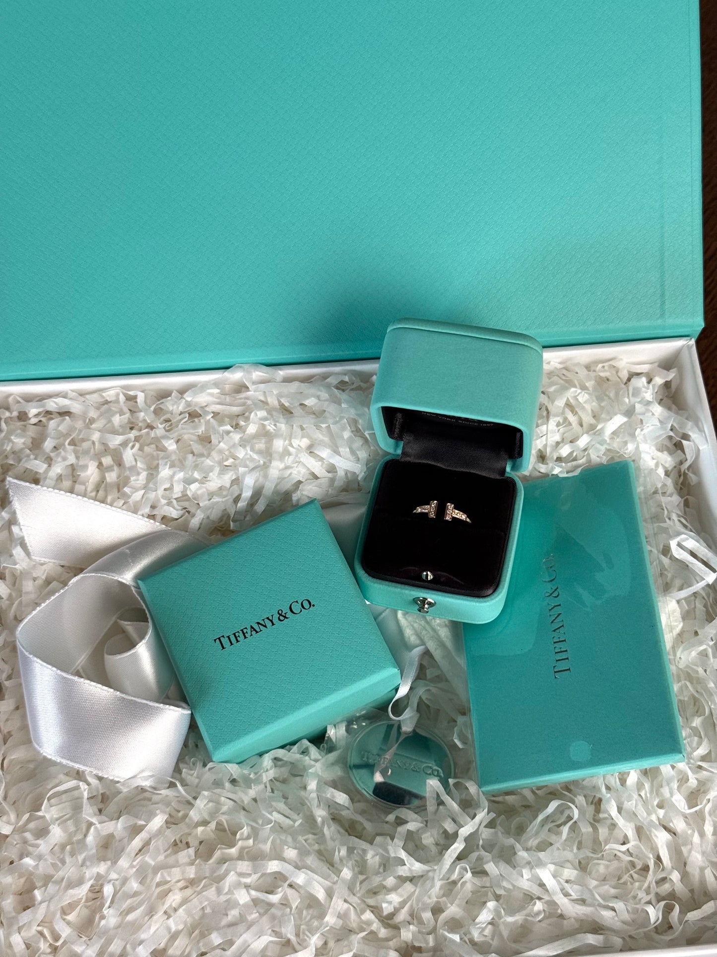 Pre-owned Tiffany & Co. T Diamond 18k Gold Wire Ring