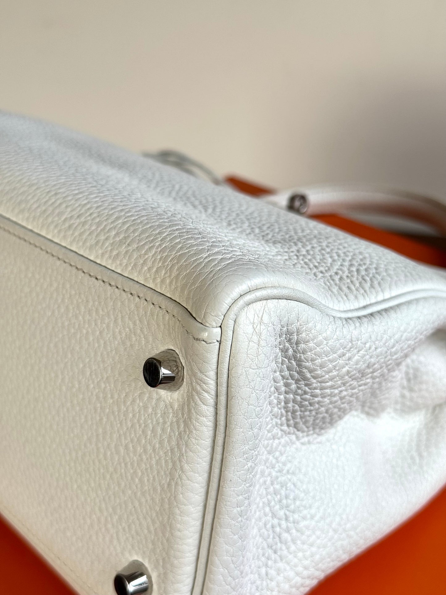 Pre-owned Hermès Kelly 32 White Clemence Leather Bag