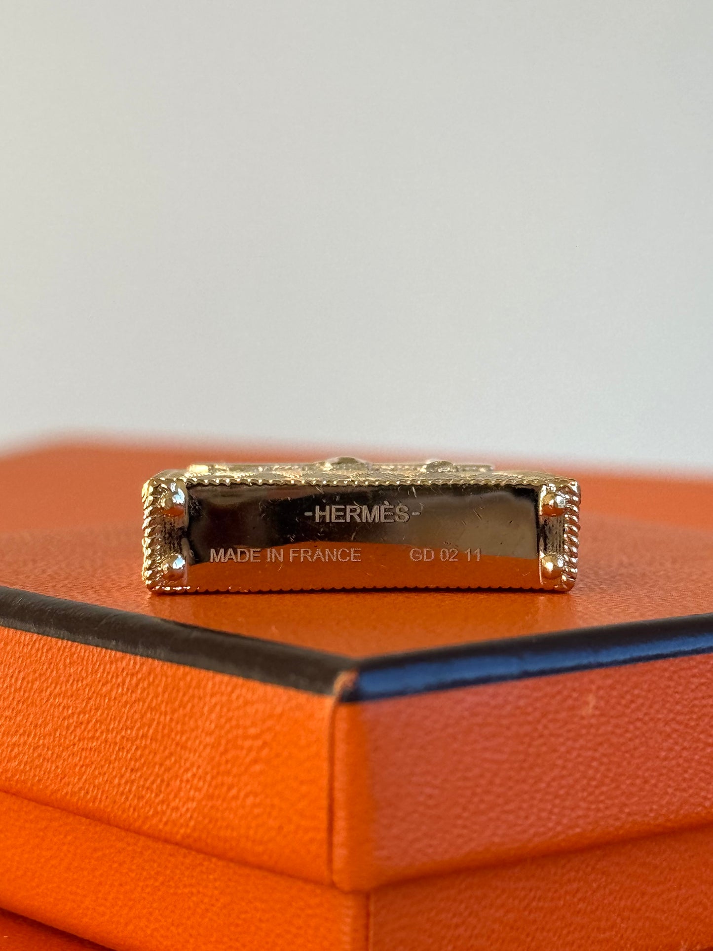 Pre-owned Hermès Curiosity Kelly Gold Pendant Necklace Charm