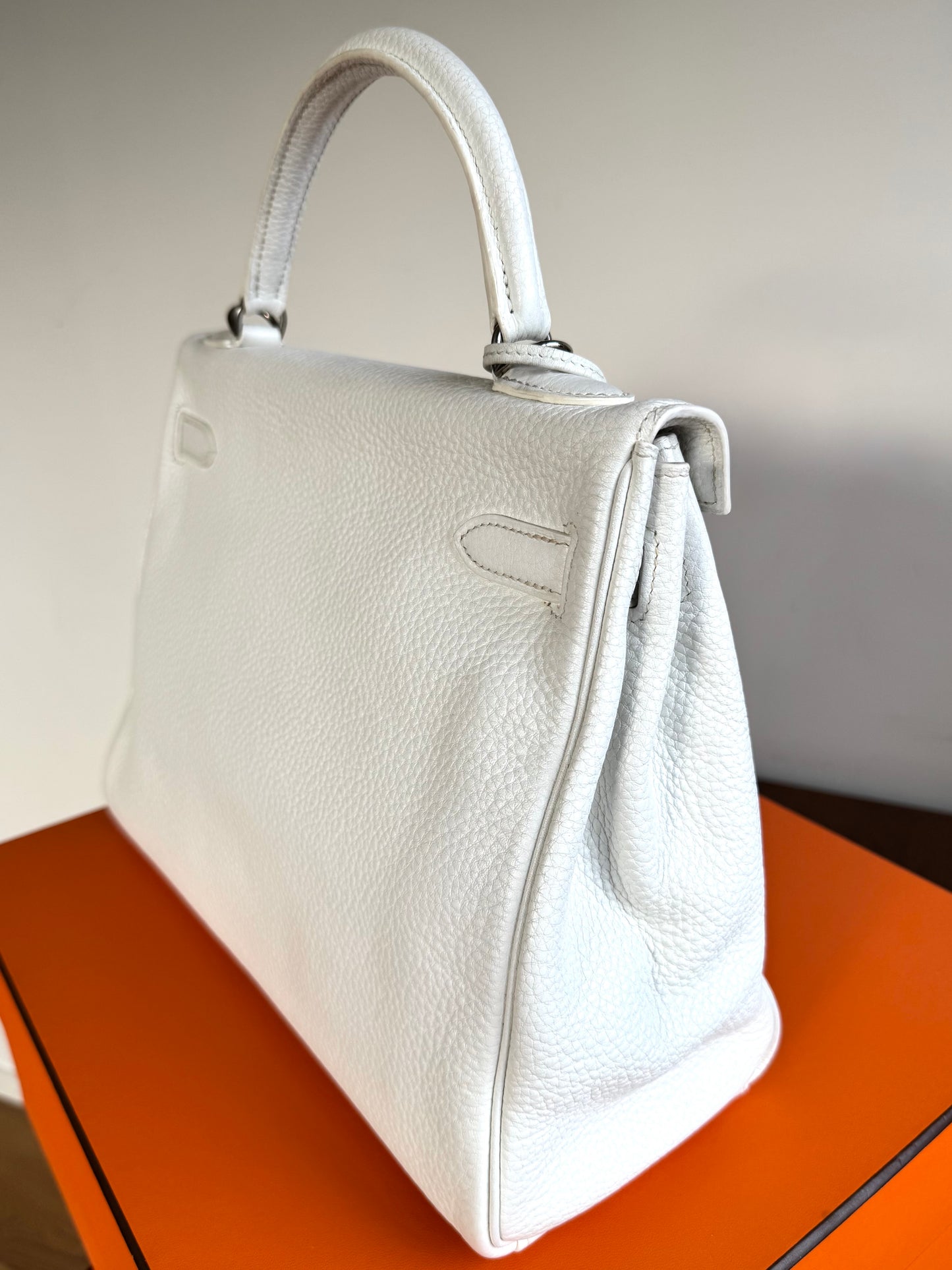Pre-owned Hermès Kelly 32 White Clemence Leather Bag